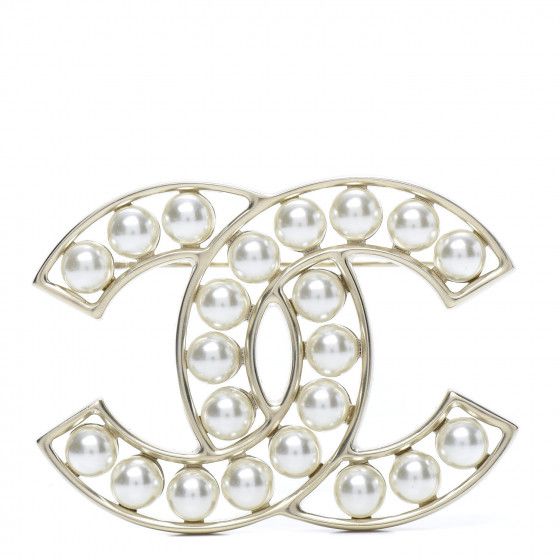 CHANEL

Pearl CC Brooch Light Gold | Fashionphile