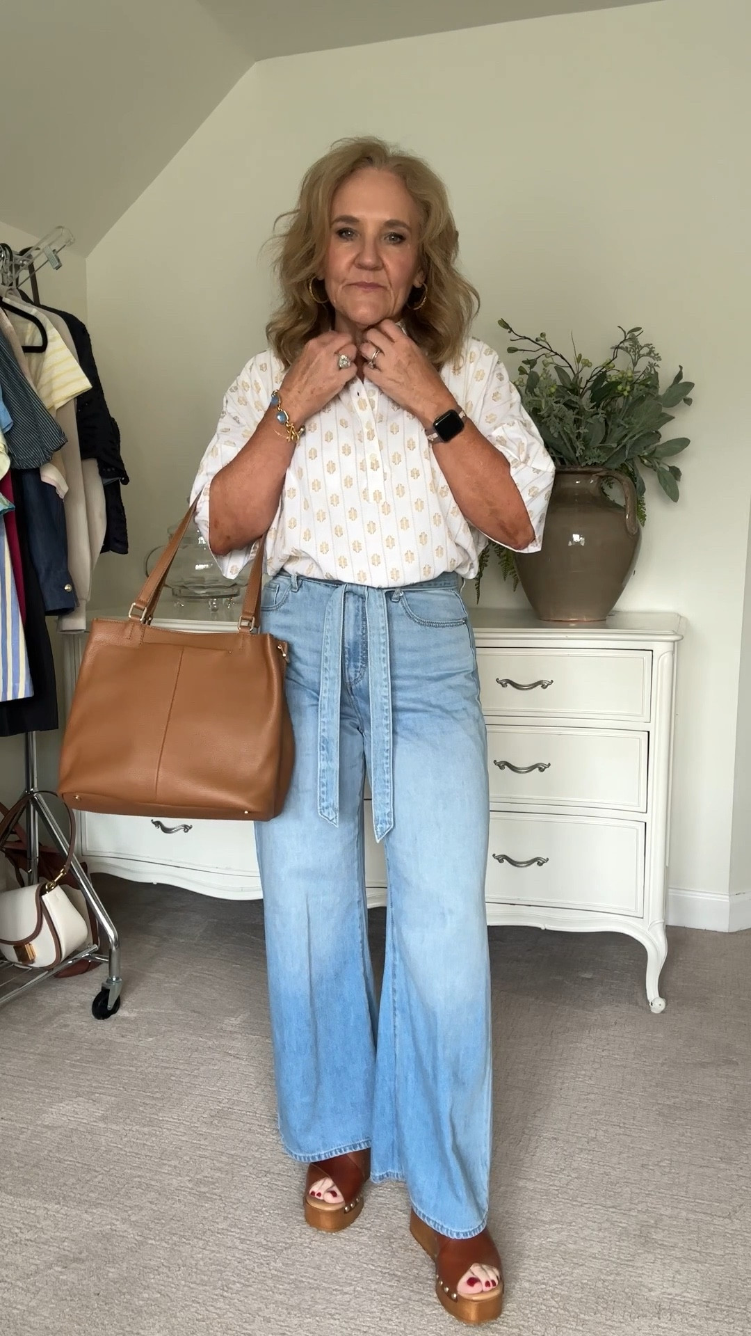 Top size medium 
Palazzo jeans size 28 petite they’re a bit snug I think the 29 petite would have been better. Size down only if not a petite 
Quince tote excellent quality. Italian leather 

#LTKFindsUnder50 #LTKItBag #LTKOver40