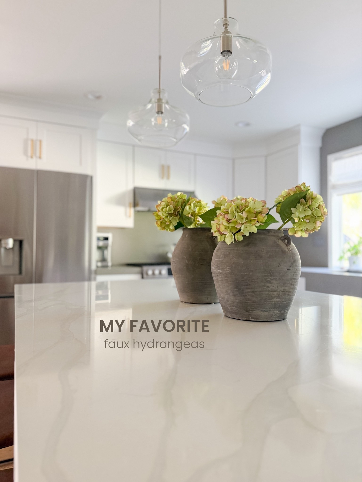 Affordable faux hydrangeas available in tons of colors!

The hydrangeas in this photo are the green colorway.

Amazon home find
Faux florals

#LTKHome