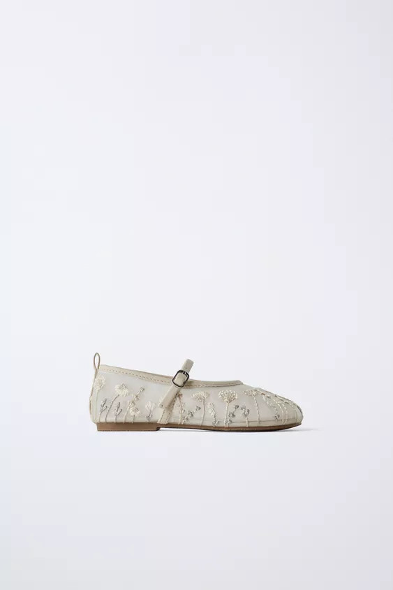 Ballet flats with embroidery details. Side buckle closure. Flexible insole. Rubber sole.STARFIT®... | Zara US