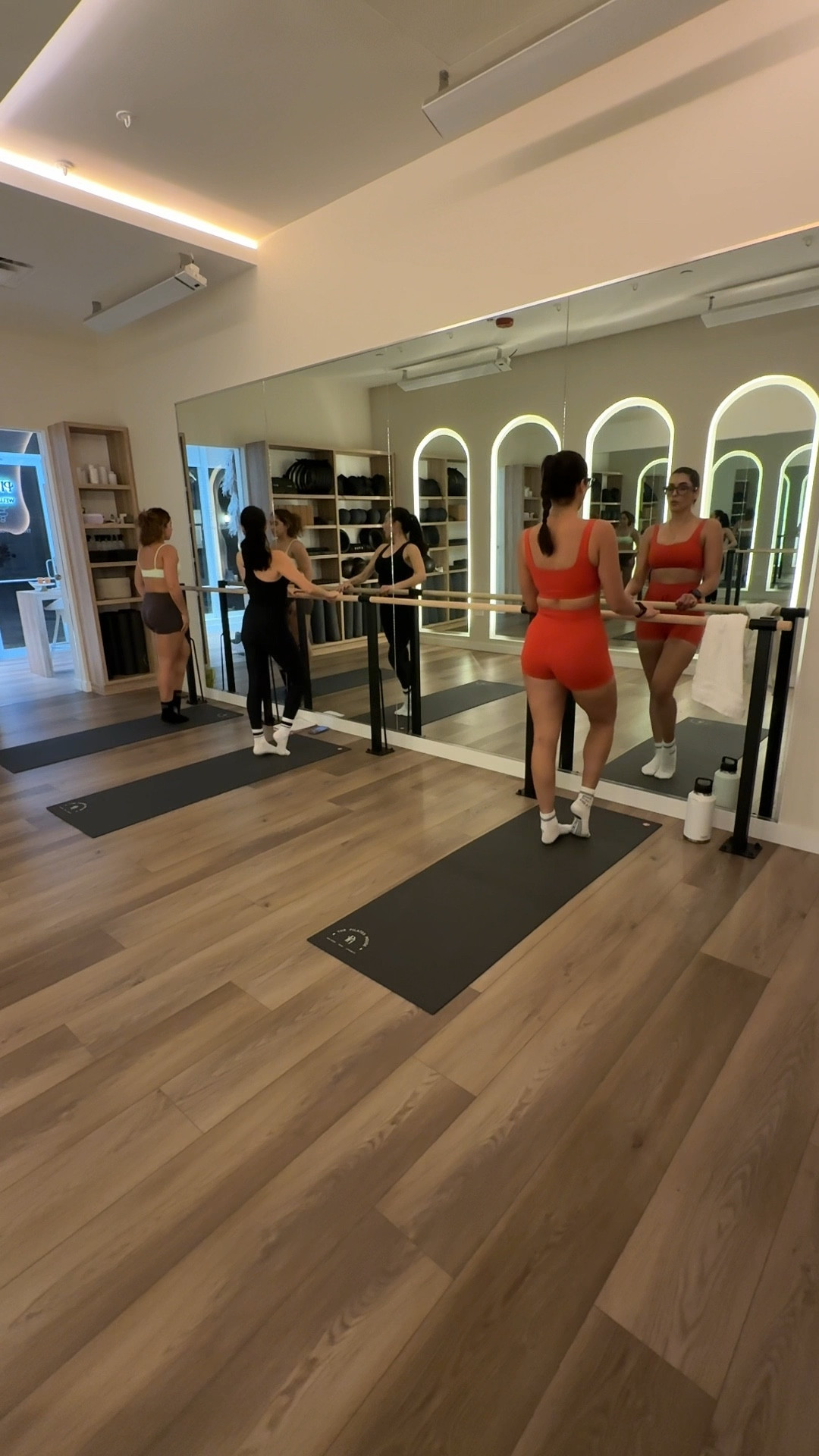 Un pedacito de la clase de Cardio Barre de hoy con Diana en The Pilates House. 

#LTKActive #LTKootd #LTKfitnessgoals