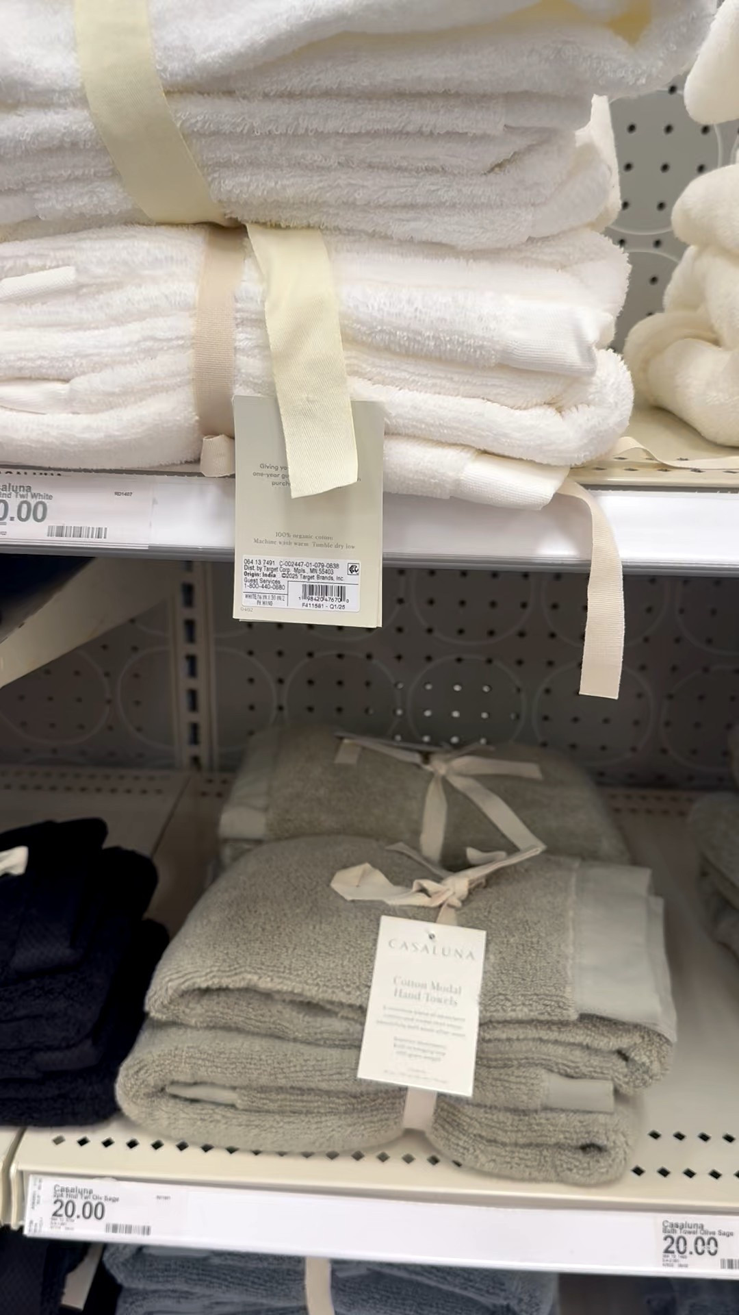 🛁 30% Off Everyone’s Favorite Towels! ✨
These bestselling bath and hand towels are so soft, absorbent, and luxe-looking for less!
I rounded up my top picks included in the sale — perfect time to refresh your bathroom or bedroom before the holidays! 🤍

🛍️ Shop my towel picks here ⬇️

#LTKHome #LTKSaleAlert #LTKHoliday