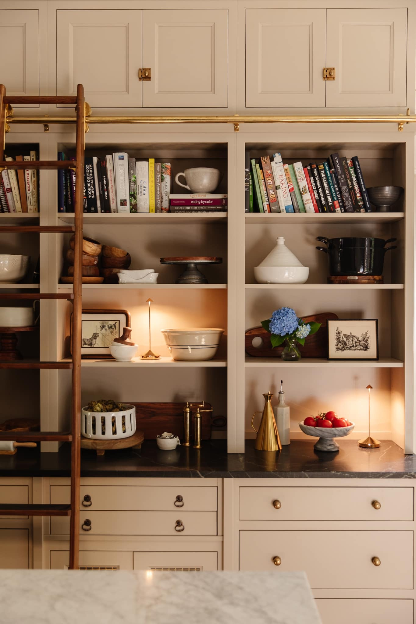 Shop The Kitchen 🖤

Modern colonial kitchen, led table lamps, marble pedestal bowl, tagine, serving bowl, cake stand, oil crust, Dutch oven, salt and pepper mill

#LTKSeasonal #LTKHome #LTKStyleTip