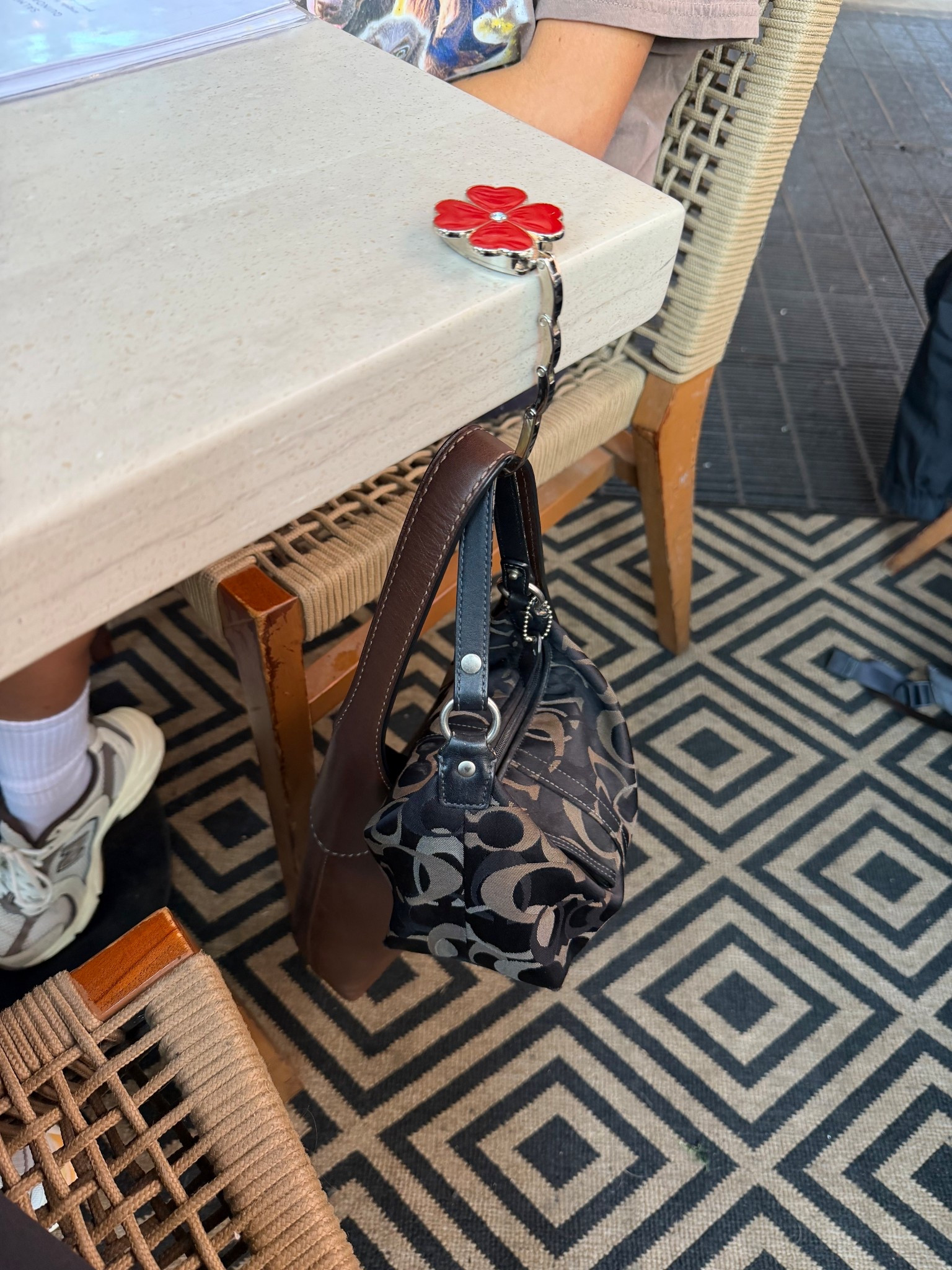 the best purse hook!!

#LTKTravel #LTKdayinmylife #LTKFindsUnder50