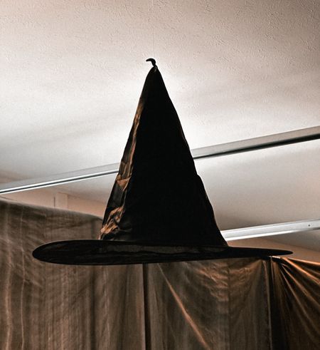 👻Floating witch hats!! This are perfect for any Halloween party! Just add fishing line to hang them and they add a little bit of magic to the party!

#halloween #halloweenparty #harrypotterparty #magicparty #witcheshats

#LTKHoliday #LTKHalloween #LTKhome