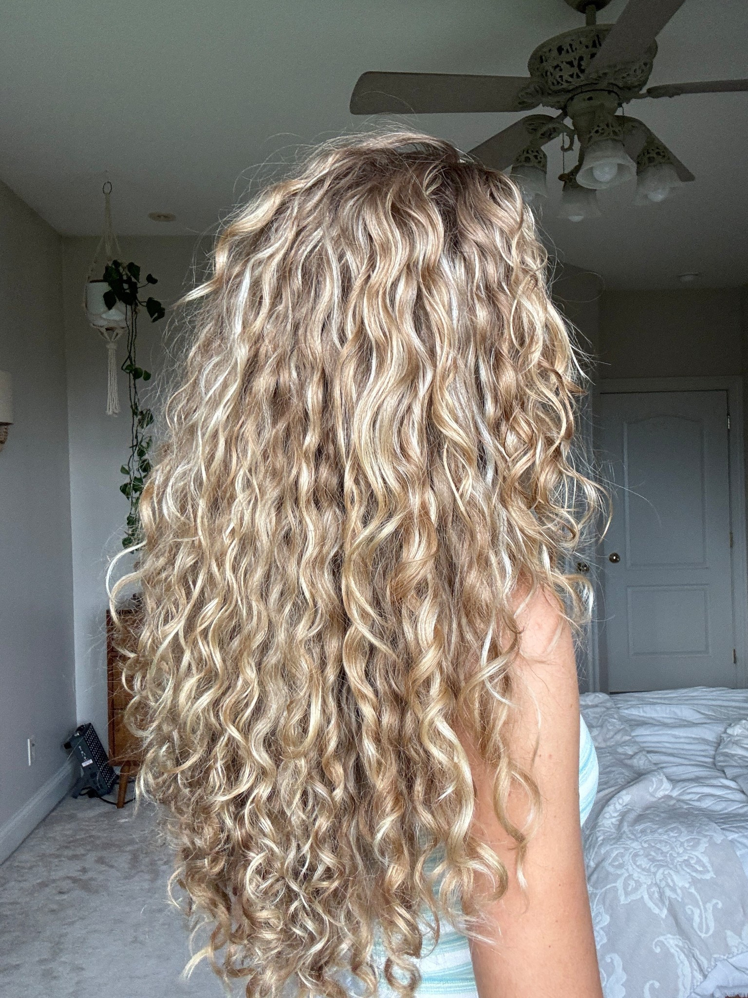 all the products i use for my curly hair routine, curly hair products, curly hair routine, wavy hair, hair care 