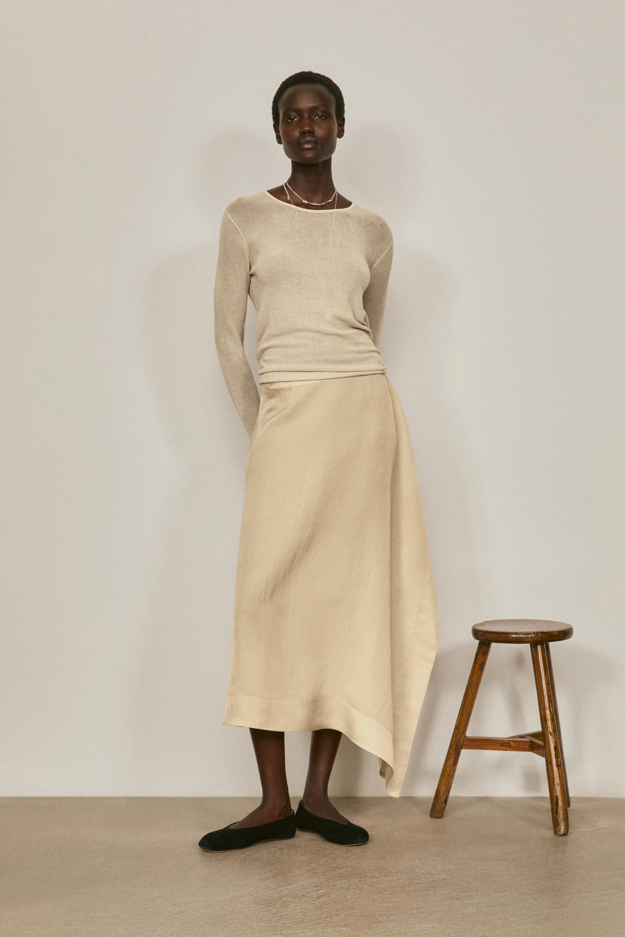 NEW IN VIEW LOOK
Flowing Midi Pareo Skirt - Limited Edition

 $320  Colour  Mustard Yellow  Add t... | Massimo Dutti US