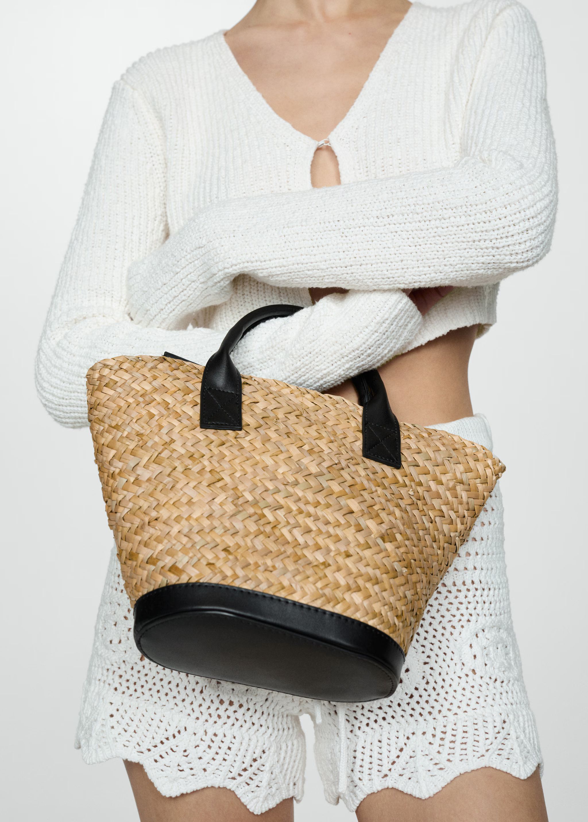 Natural fibre carrycot bag | MANGO (US)