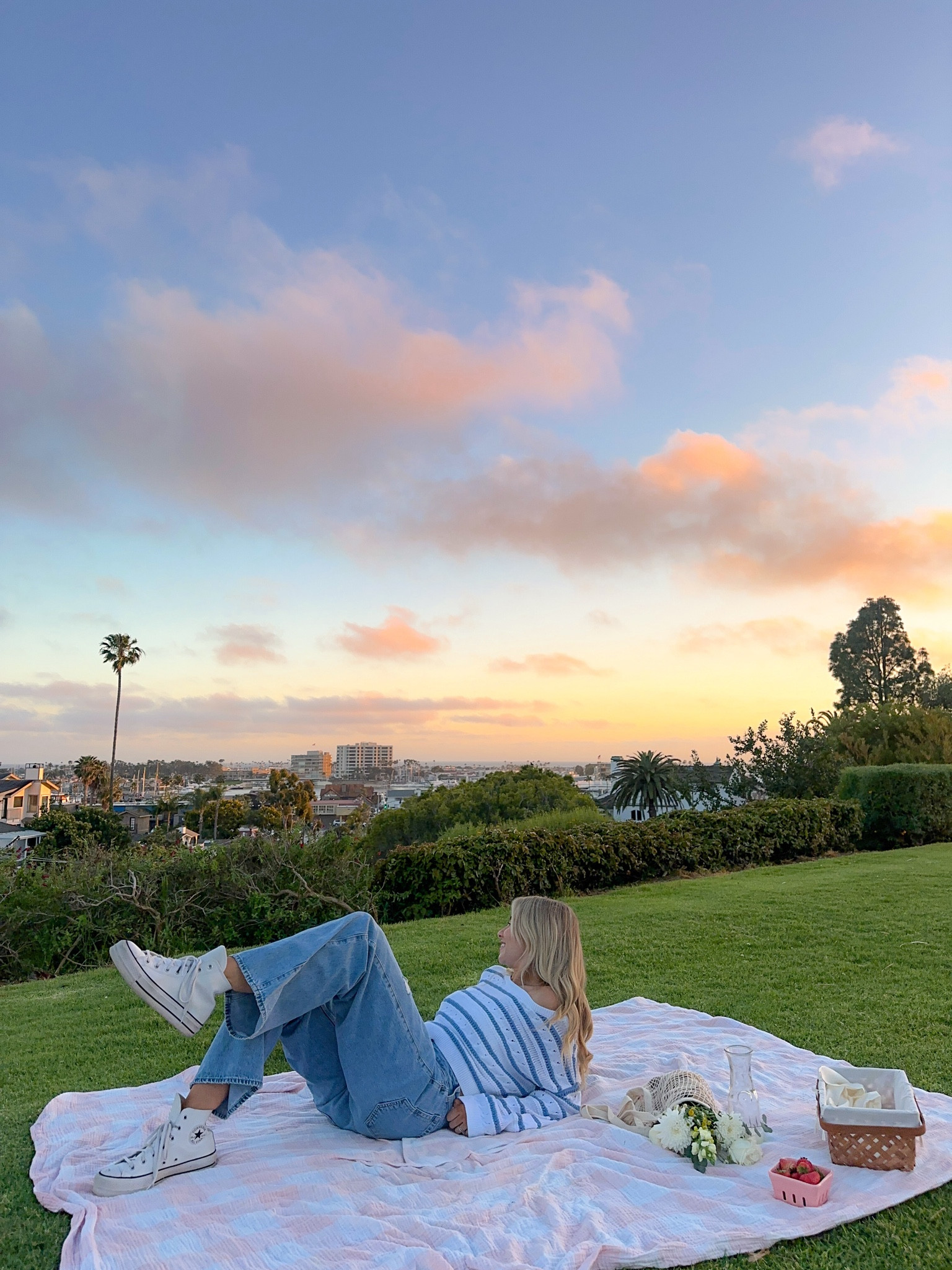 Sweater & low rise jeans 🤍

#LTKfindsunder50 #LTKSeasonal #LTKsalealert