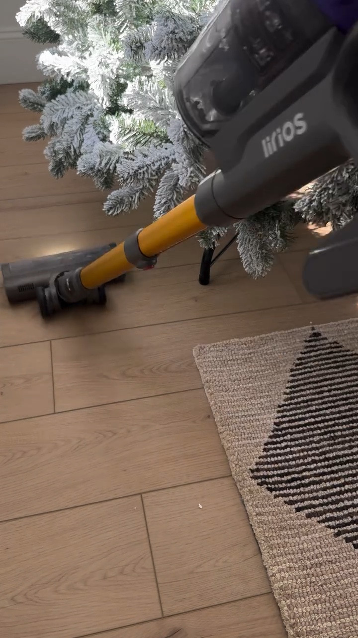 PSA: You don’t need to spend $$$ for a good cordless vacuum 
This one cleans my whole house on a single charge and it’s super lightweight! Totally worth it 
Shop ⬇️ 
https://www.amazon.com/shop/x_julia1/list/393F674RJ7VQ?ref_=aipsflist

#home #cleanhome #cleanhome #cleanhomehappyhome #cleanhomes #cleaningtherapy #organized #organizedhome #homedecor #homedecorideas #cleaning #cleaningmotivation #homeinspo