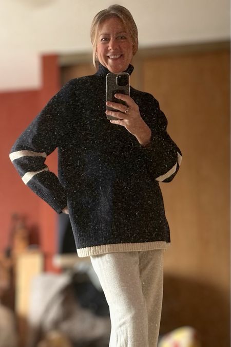 It’s a wooly lazy day 

This oversized mock neck sweater is wooly and warm .  
It’s Navy with cream hem and cream stripes on the sleeves .   
It has slits on both sides and a slit in the back of turtleneck .  
Perfect sweater to lounge in on days like today !  Keep warm everyone !  

Sweater @hm
Lounge pants @zara

#warmandwonderful
#wooly
#navy
#loungewear
#saturdays
#sweaterweather
#comfort
