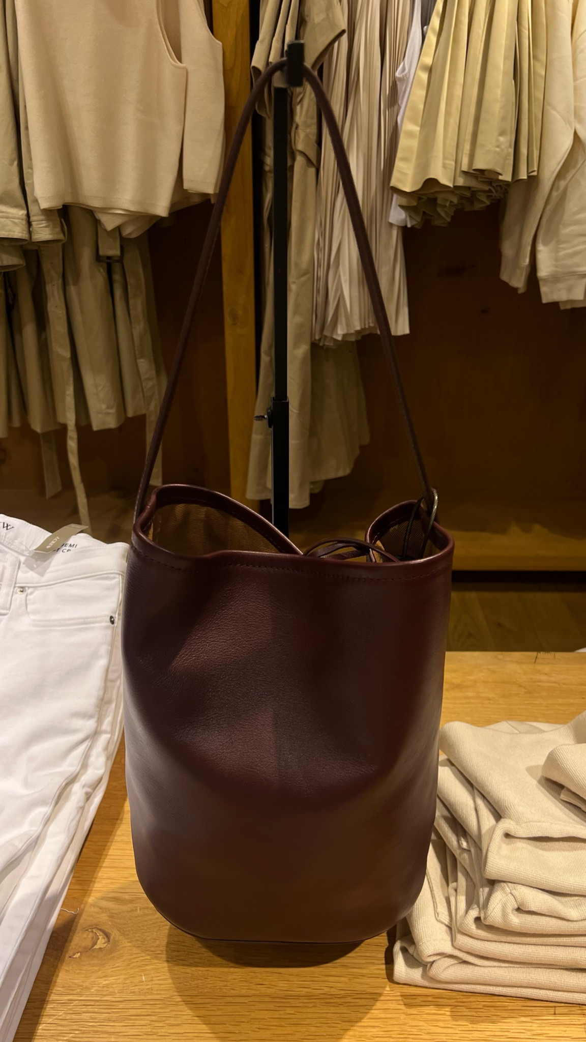 Burgundy tote bag jcrew 

#LTKitbag