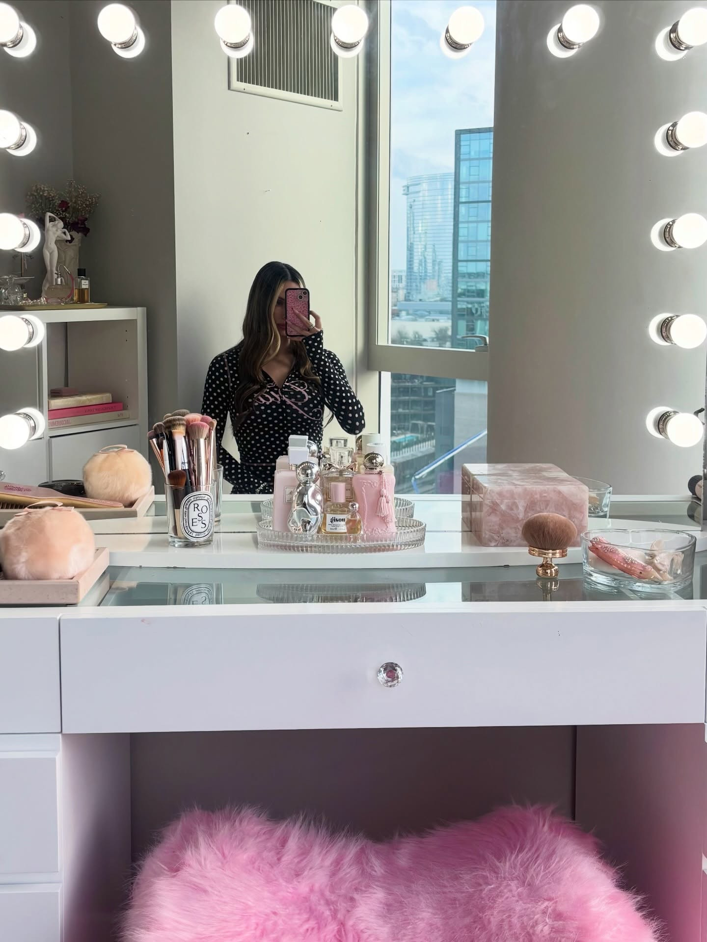 beauty room tour in photos 🎀🪞
some of my favorite pieces are linked on my amazon storefront & ltk.

#aethetic #roominspo #beautyaesthetic #beautyroom #apartmentinspo