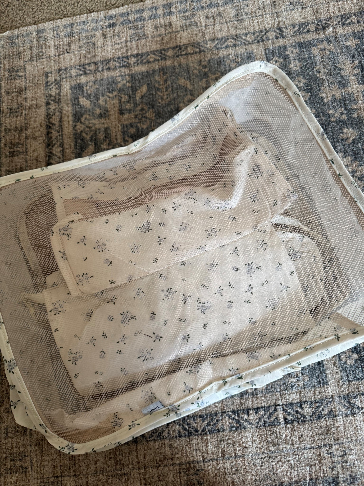 Cute 8 pack travel bag set. Even has a dirty clothes laundry bag included. So many fun patterns 🤓

#LTKTravel #LTKFindsUnder50 #LTKSaleAlert