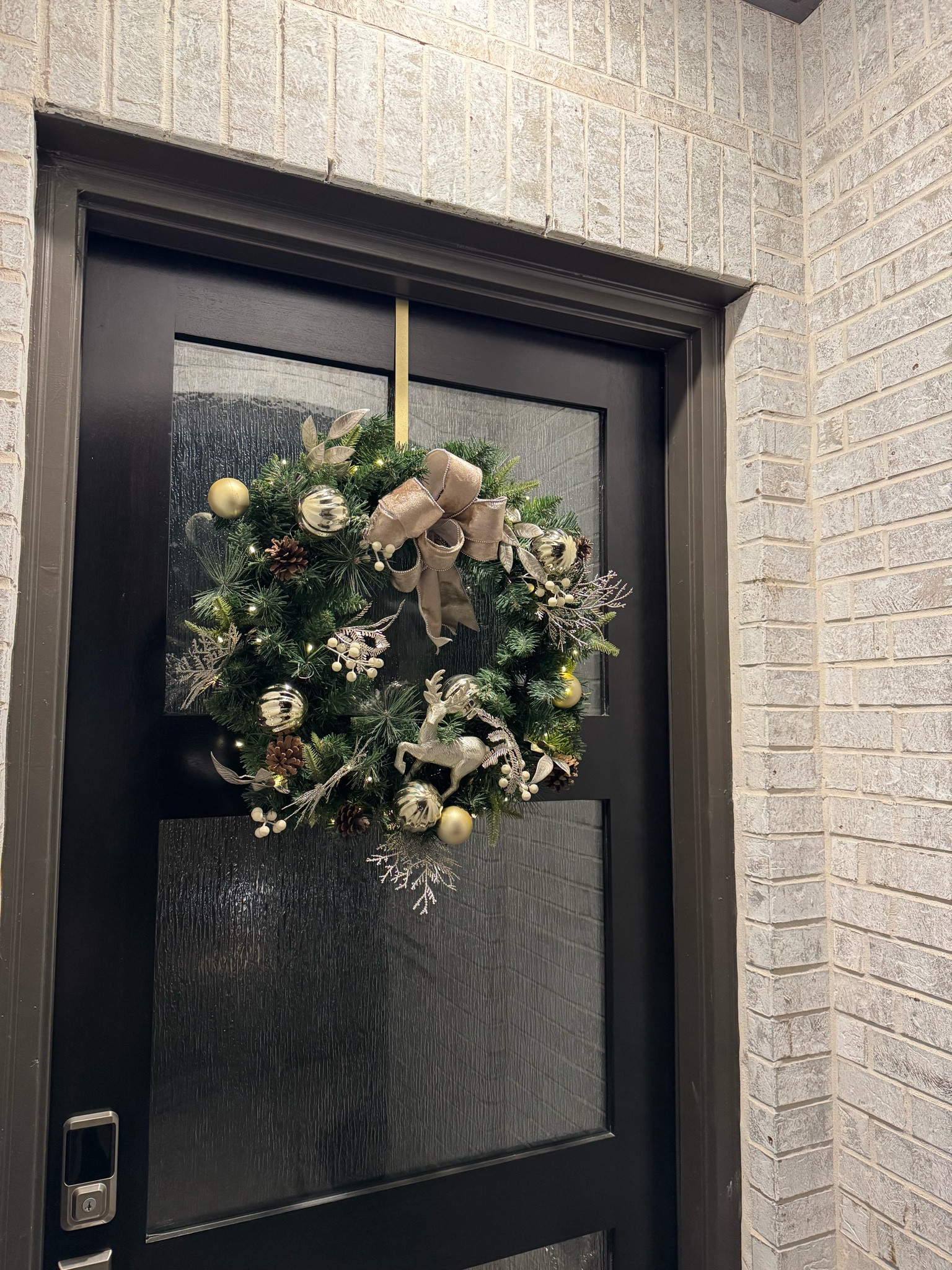 Beautiful wreath that’s pre lit for under $50

#LTKFindsUnder50 #LTKSeasonal #LTKHoliday