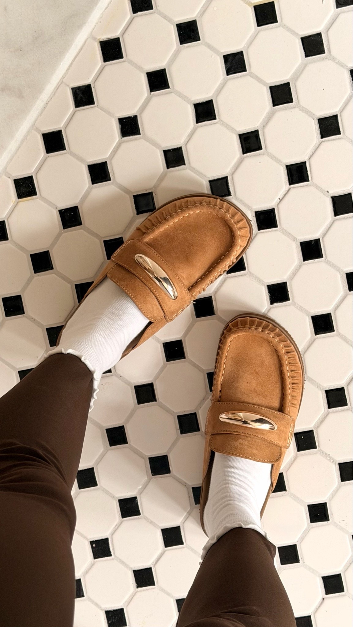 I swear I’m gonna wear these clogs till the end of the fall! Such a comfy pair!

Fall shoes • fall clogs • Walmart haul

#LTKootd #LTKgrwm #LTKSeasonal