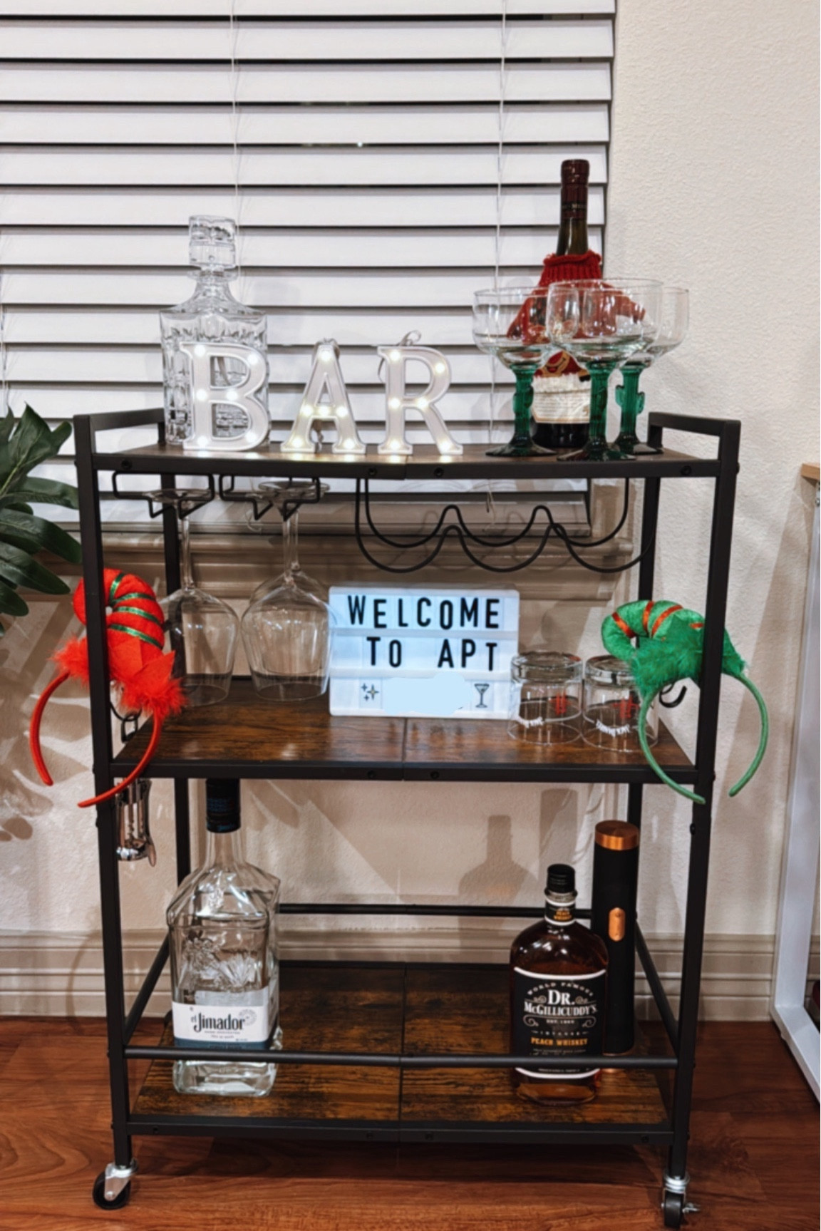 Festive bar cart ideas 🎄♥️💚🍸