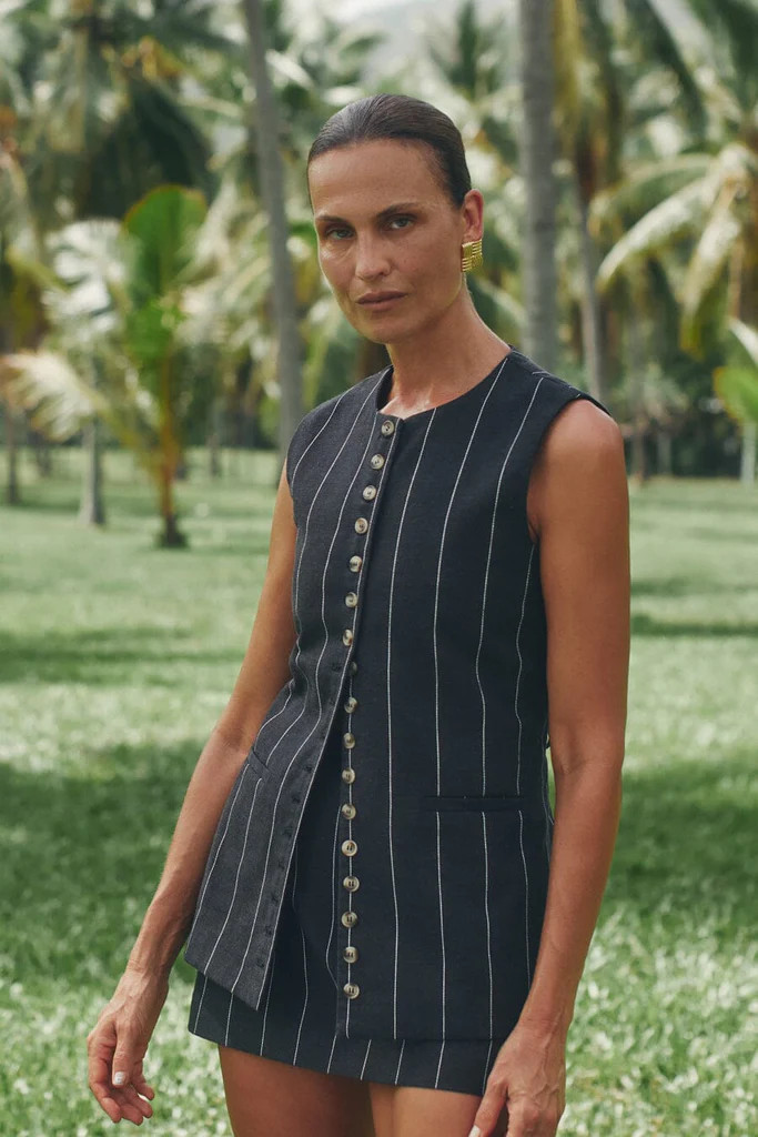 CARA BLACK PINSTRIPE SKORT | DISSH