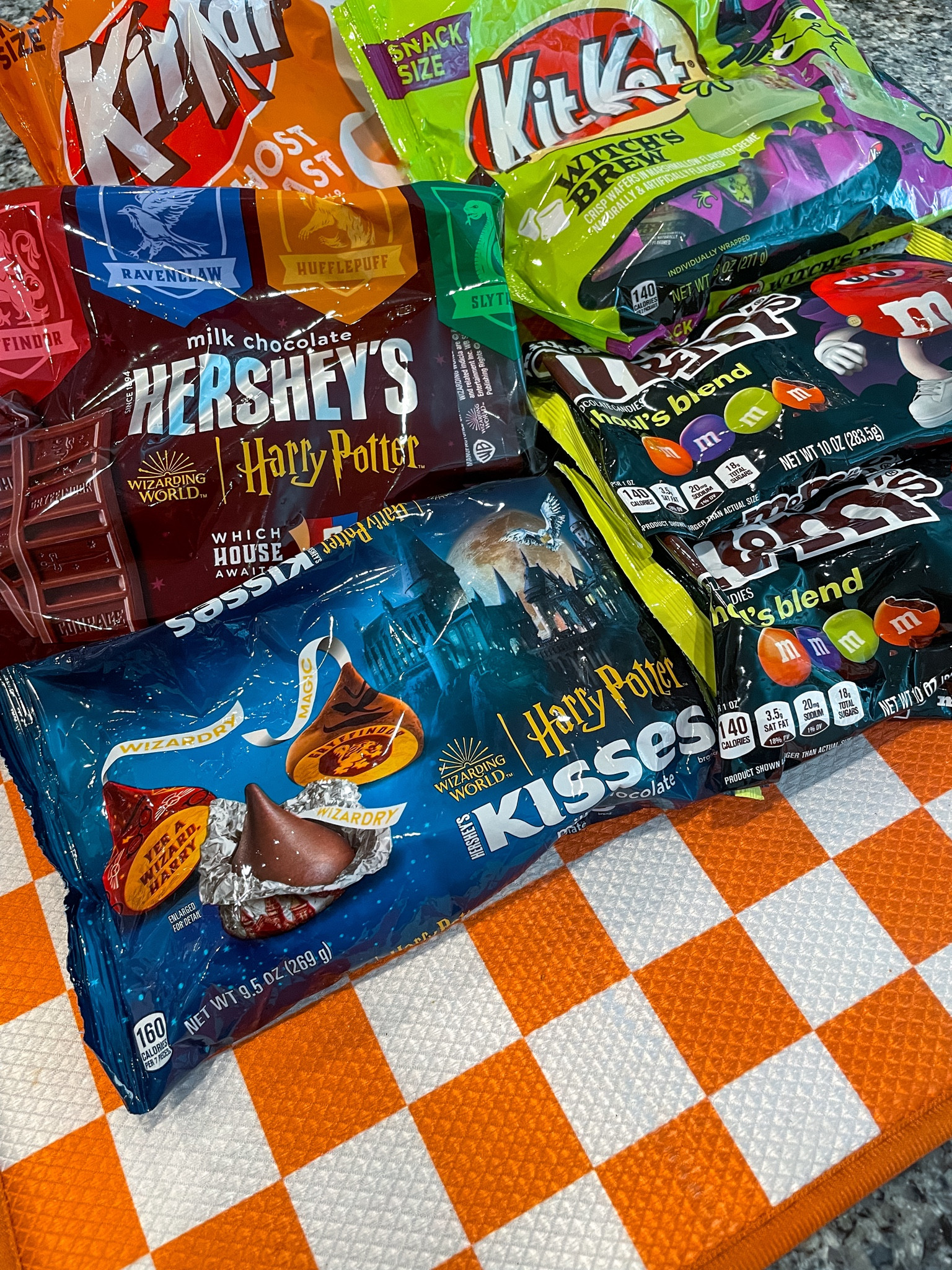 Halloween candy score this week at grocery pick up! 🖤🔮🎃💀

#CandyHaul #HalloweenHaul #Hersheys #HarryPotter #KitKats #chocolate 

#LTKKids #LTKxTarget #LTKHalloween