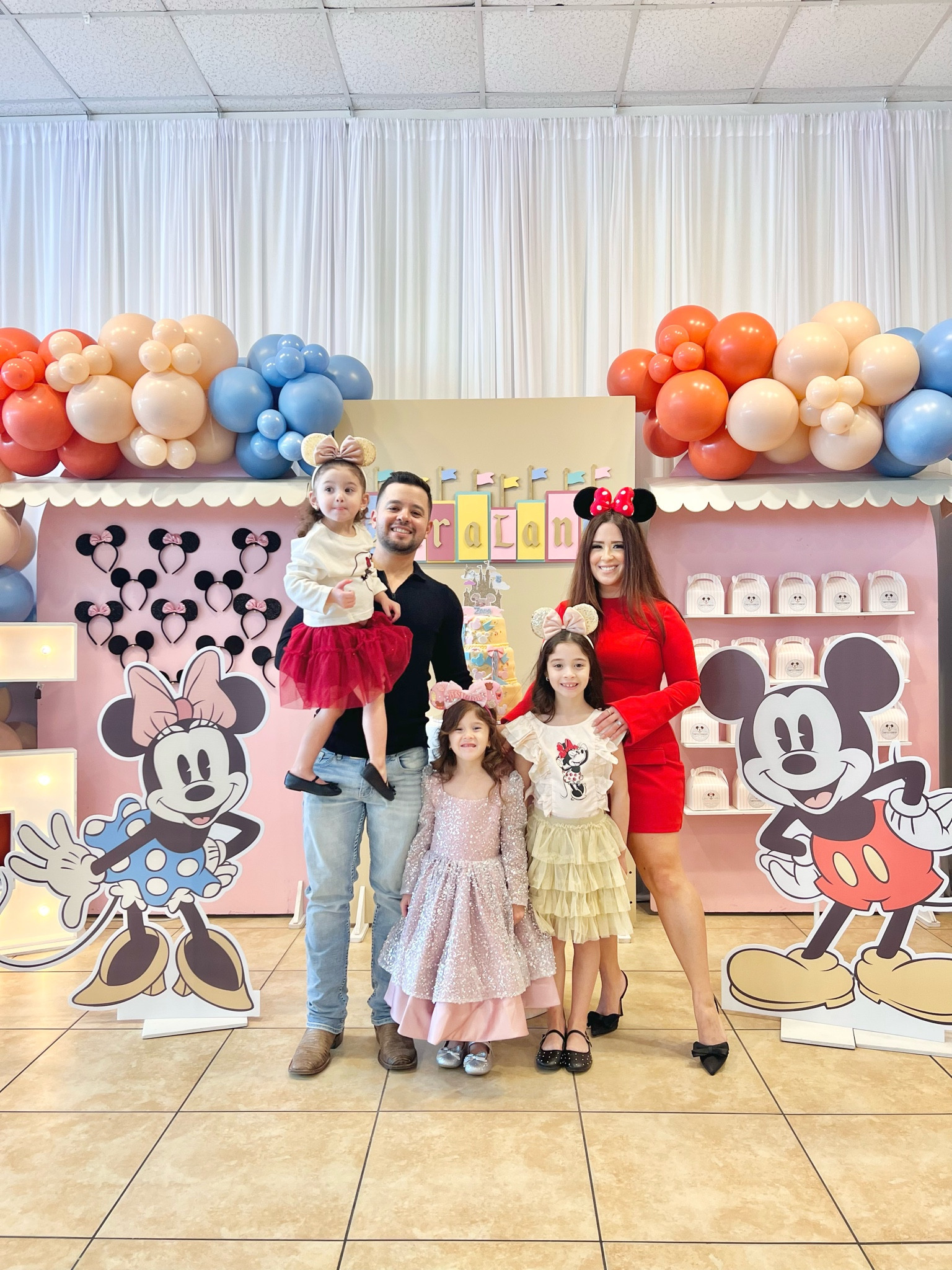 Disney ootd ❤️

#LTKStyleTip #LTKFindsUnder50 #LTKShoeCrush