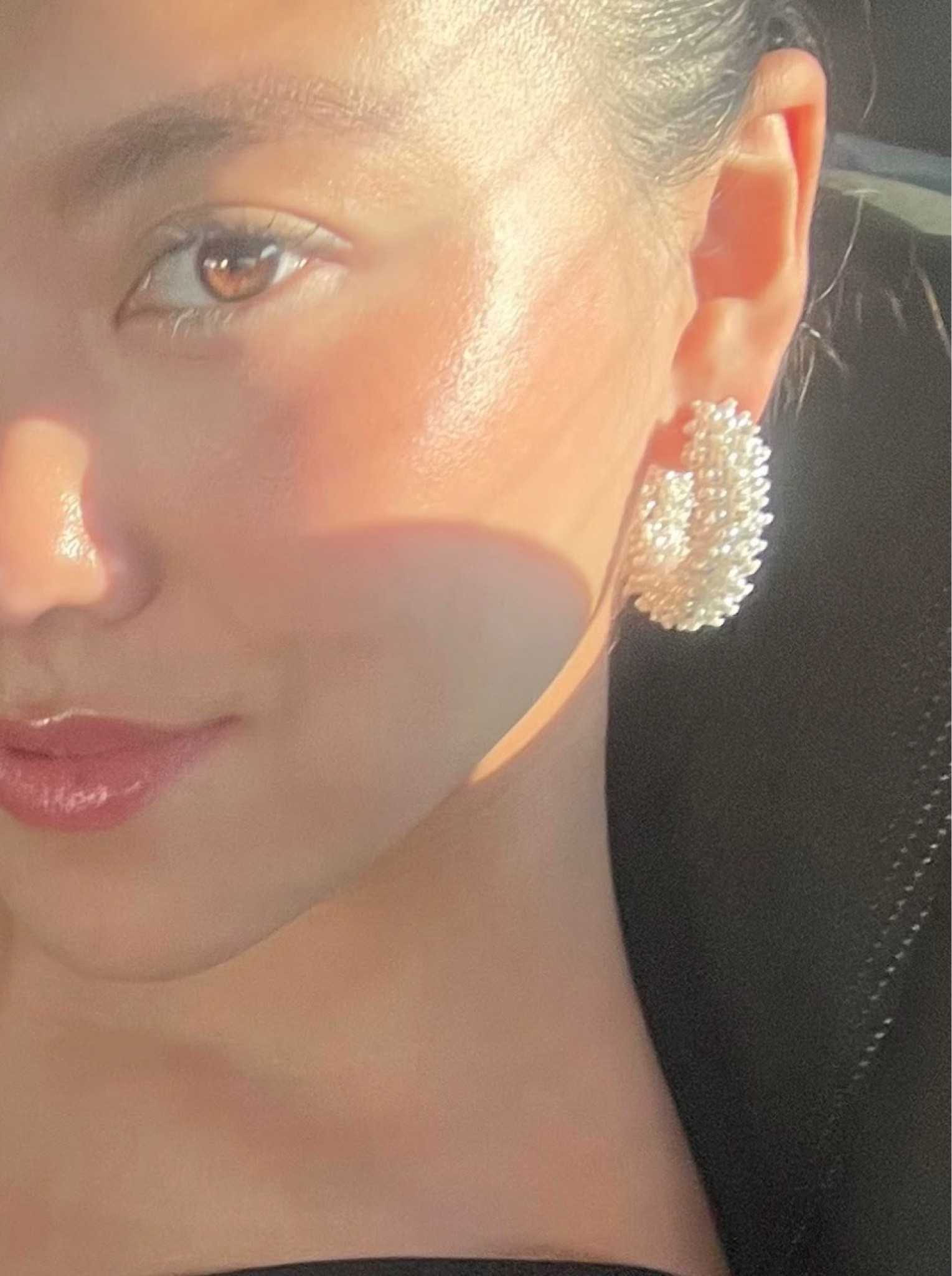 Glowy makeup and a stunning pair of mini hoop earrings!

#LTKBeauty #LTKStyleTip