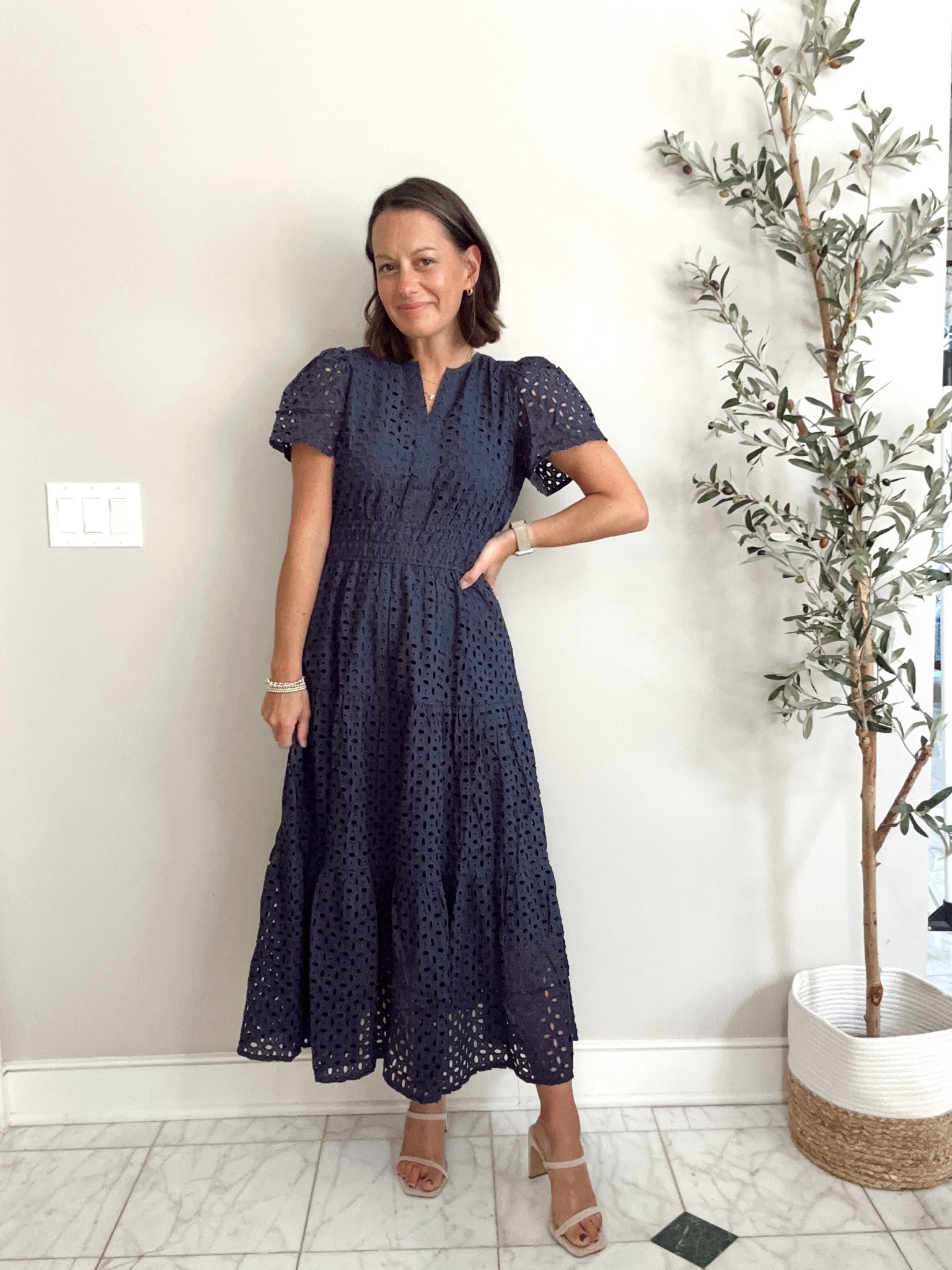 Amazon fall dress

Perfect for fall family photos or a fall wedding.

Runs true to size - I’m wearing a small.



#LTKFindsUnder50 #LTKSeasonal #LTKOver40