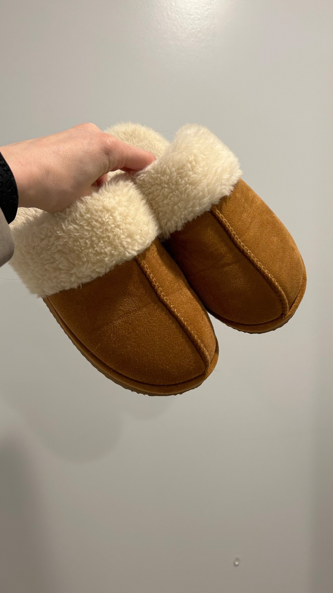 these ads the best slippers!! 

slippers, amazon finds, cute slippers

#LTKHome #LTKselfcare #LTKSaleAlert
