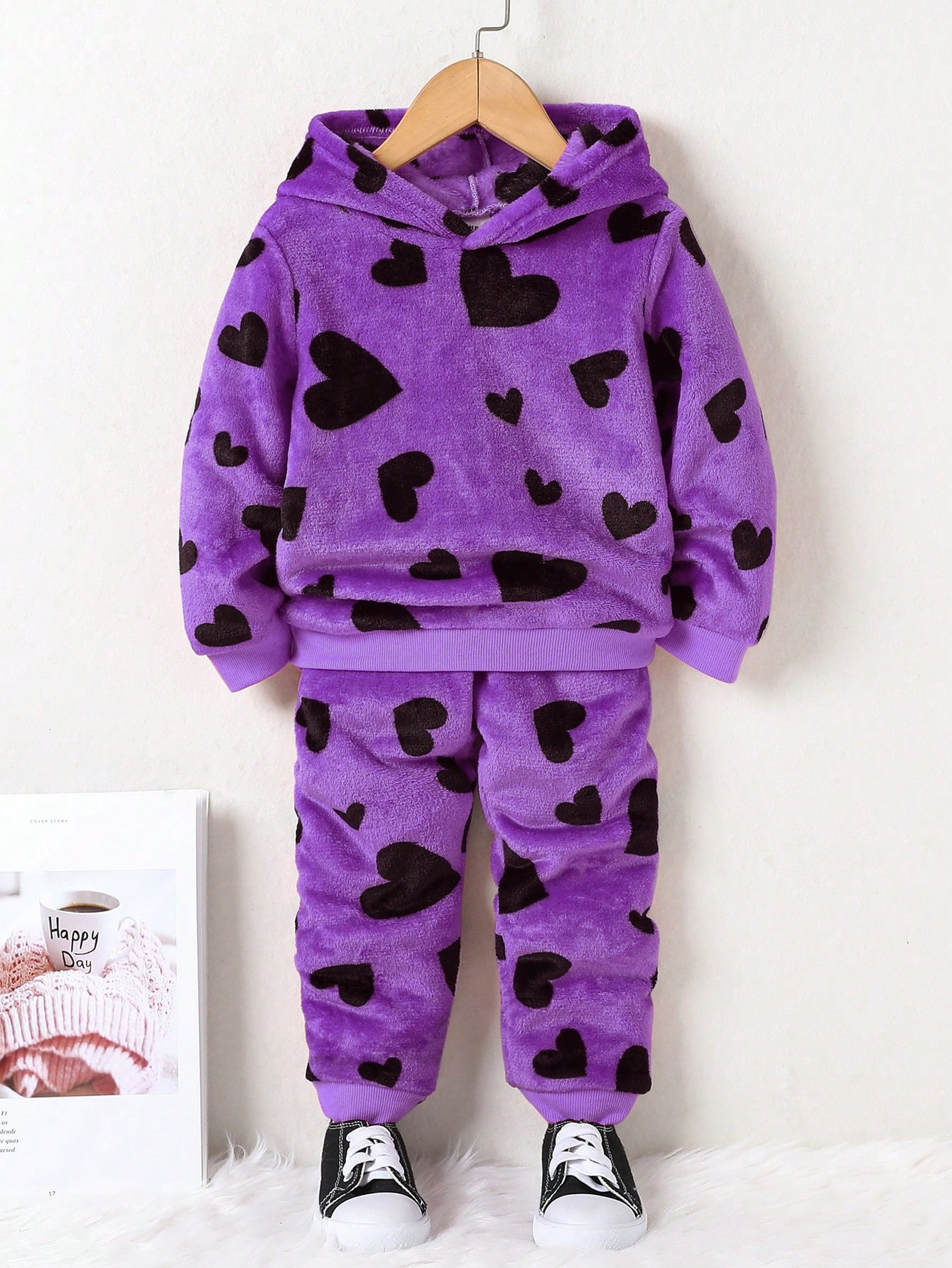SHEIN Young Girl Heart Print Flannel Hoodie & Pants | SHEIN USA | SHEIN