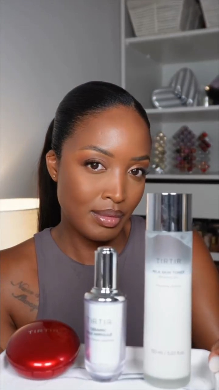 Flawless base with @tirtir_global ✨

▪️milk skin toner 
▪️ceramic milk ampoule 
▪️mask fit red cushion 43N Deep Cocoa 

#tirtir #glassskin #flawlessskin #cushionfoundation #blackgirlmakeup

#LTKbeauty