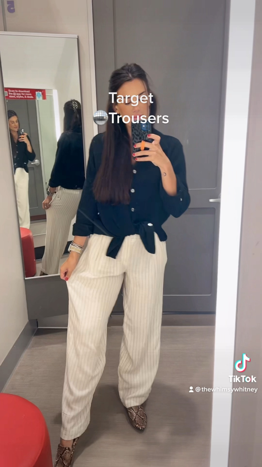 Can’t find this exact pair online but here are some other options.


#LTKSeasonal #LTKFind #LTKstyletip