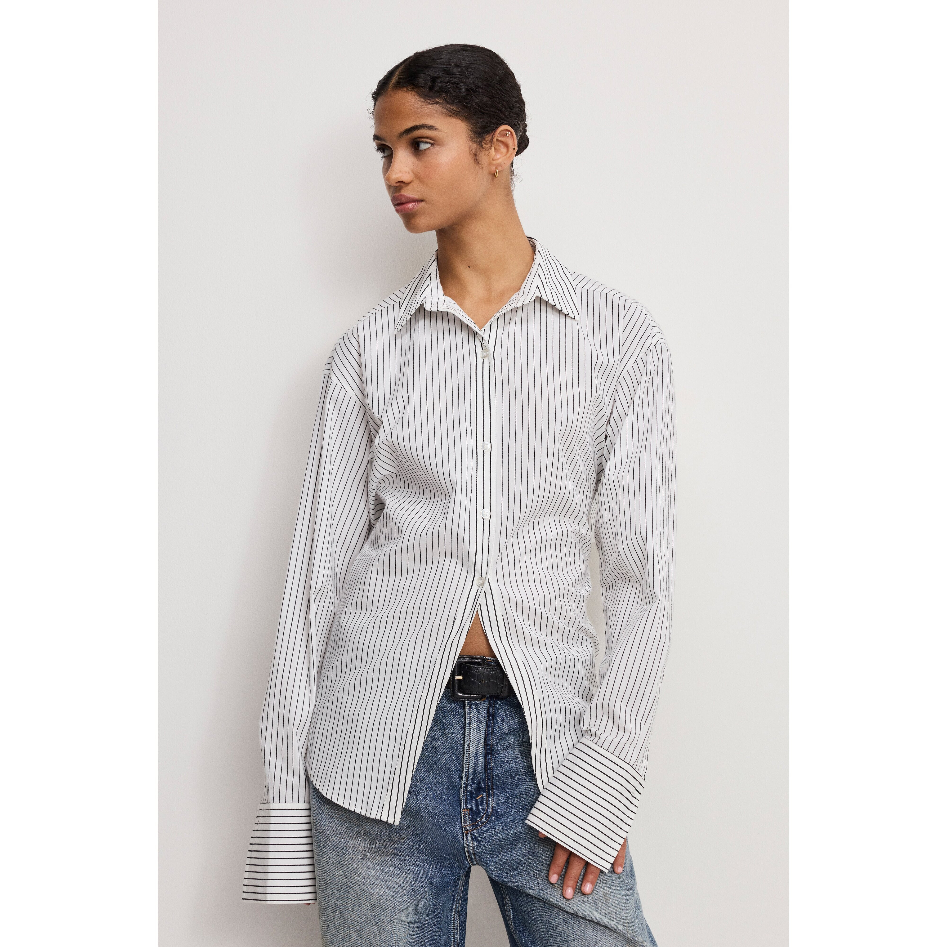 Women's Poplin Tie Back Shirt | Bcw Pinstripe, Size Medium | Good American by Khlo� Kardashian | Good American
