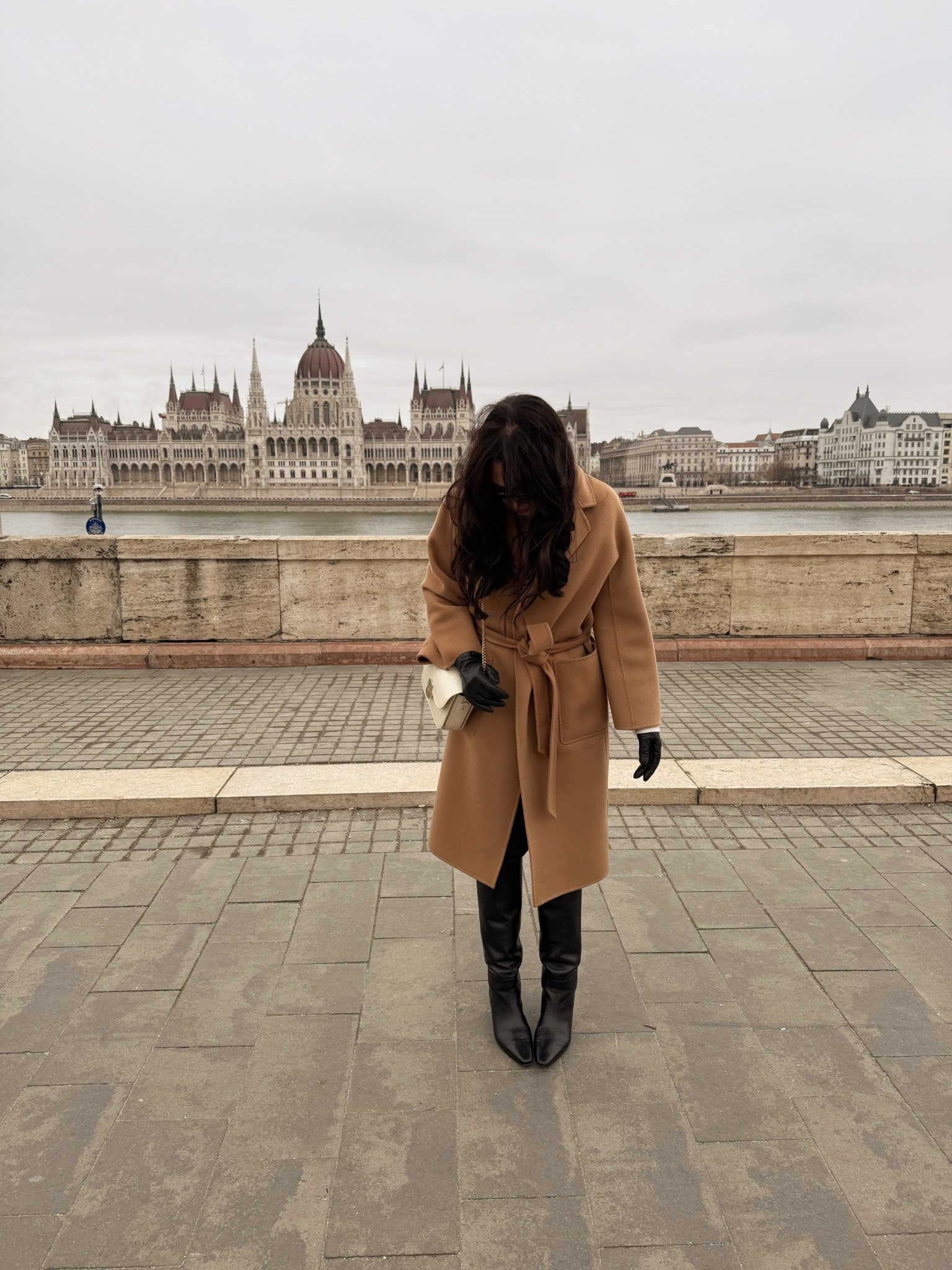 Coat: The Curated
Jeans: Sezane
Boots: Massimo Dutti
Bag: Sezane
Gloves: Zara

#LTKstyletip #LTKtravel