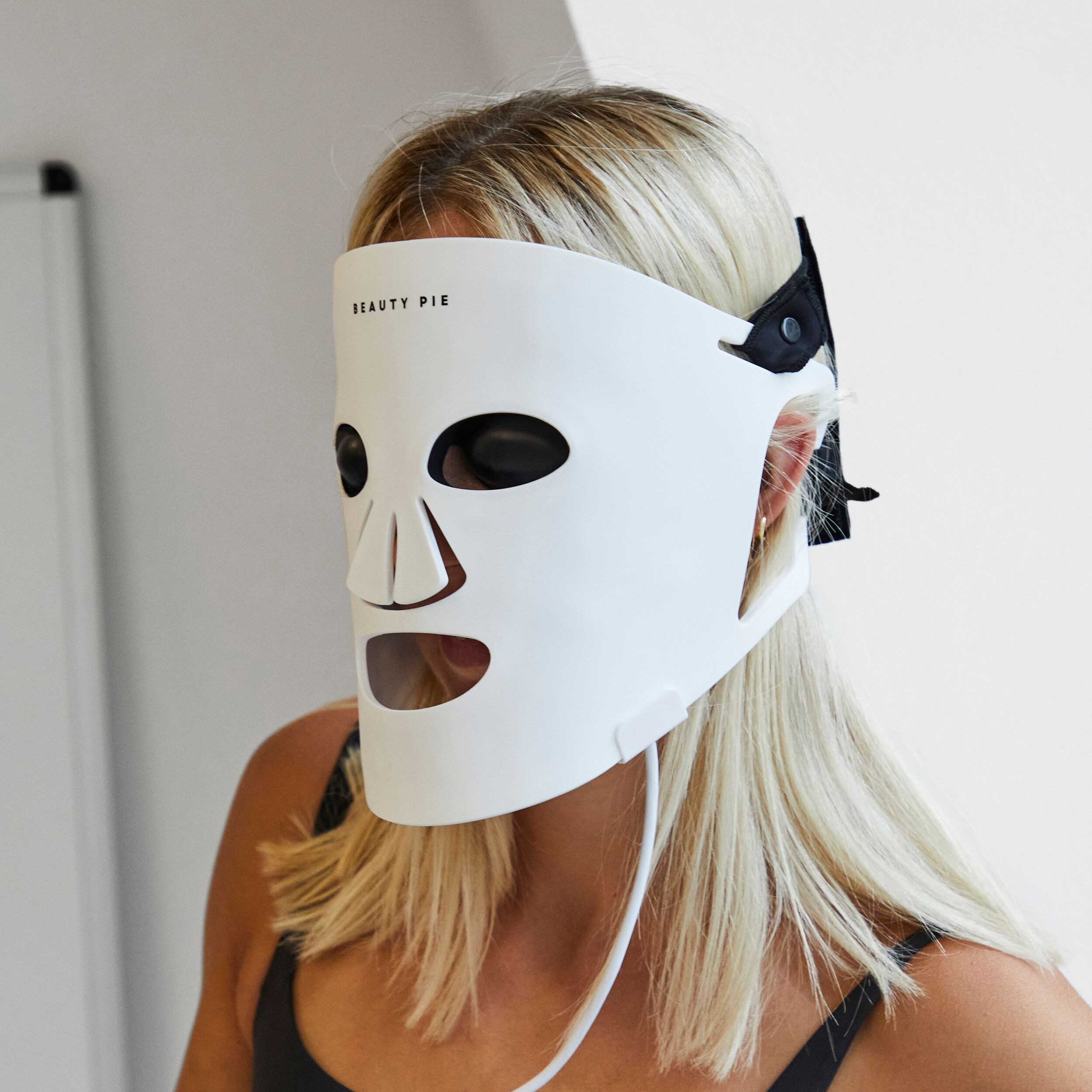 C-Wave Light FacialRed / Infrared / Dual Light LED Treatment Mask | Beauty Pie (UK)