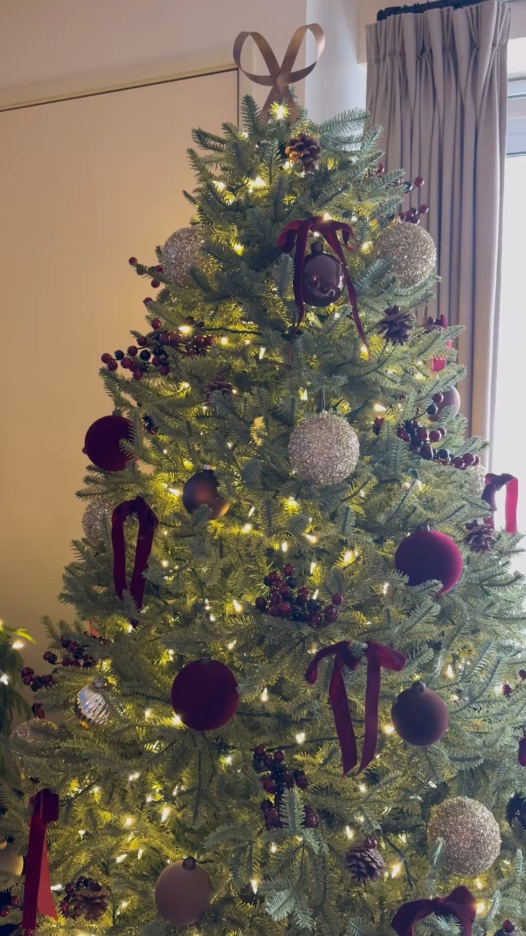 Christmas tree, glitter gold ornament, burgundy ribbon, seagrass tree collar, brass bow, led lights, twinkle doughs, velvet ornaments, brown ornaments

#LTKHoliday #LTKHome #LTKSaleAlert