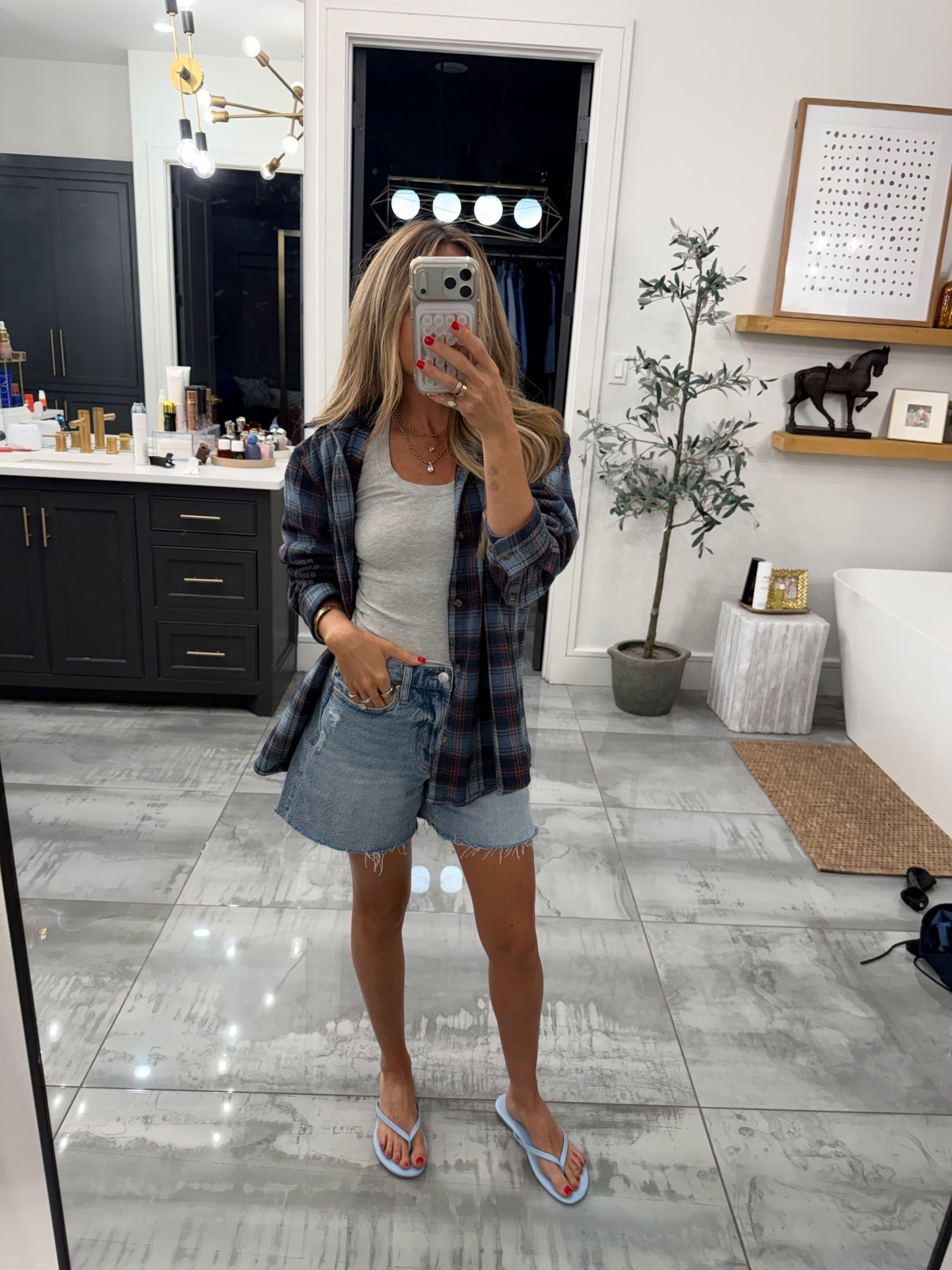 Love these denim shorts - size 24
