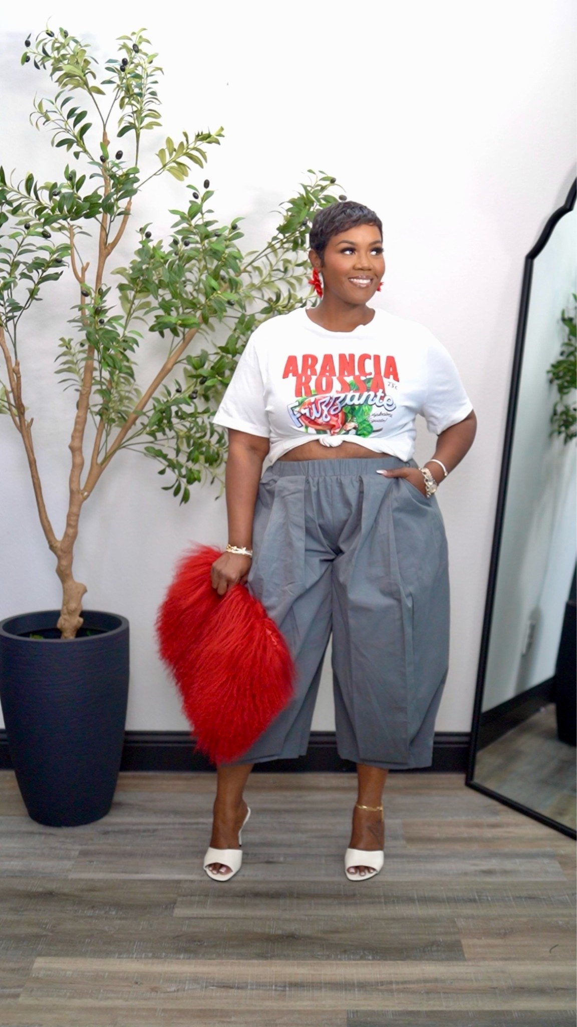 Cute and casual graphic tee style