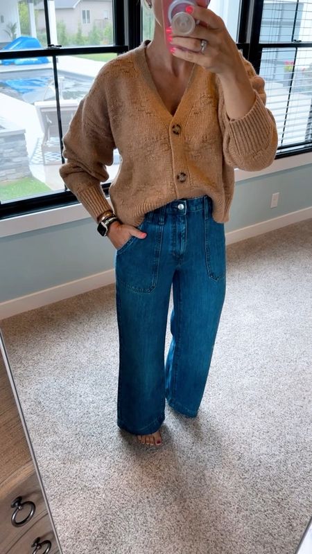 🍁Fall cardigan!! I love this basket weave stitch and slightly cropped fit. Comes in several color options!
*Fit Tip- runs a little big. I’m wearing a small and like the slightly oversized fit. For reference I’m 5’2, 128lbs and a 34D.

#fallstyle #falloutfit #fallfashion #fallcardigan #cardigan #buttondowncardigan #nordstrom

#LTKover40 #LTKSeasonal #LTKFind