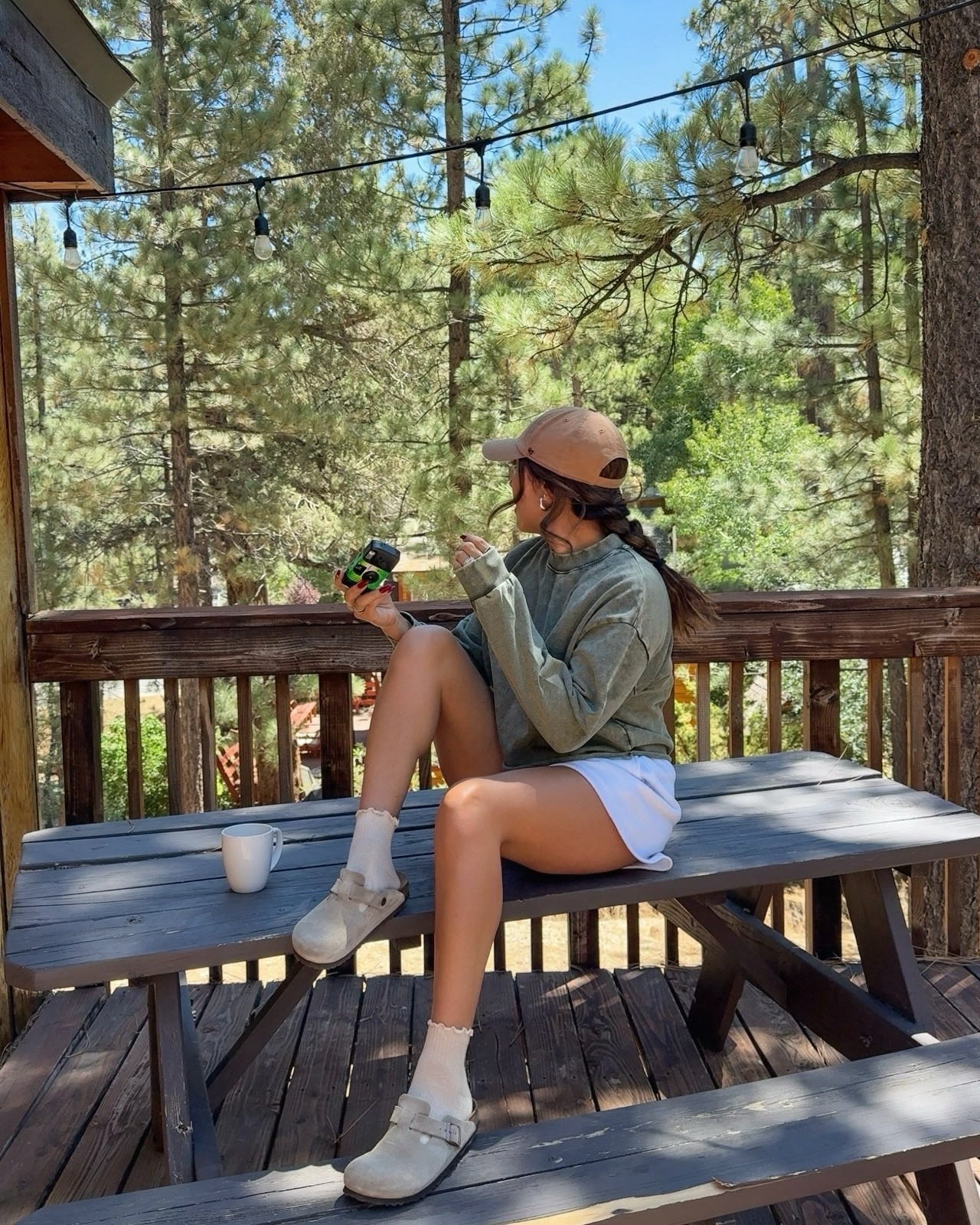 Mountain days spent drinking coffee, going on walks by the lake and comfy outfits styled around my @birkenstockusa from @tillys !!! 🐕🤎🍂