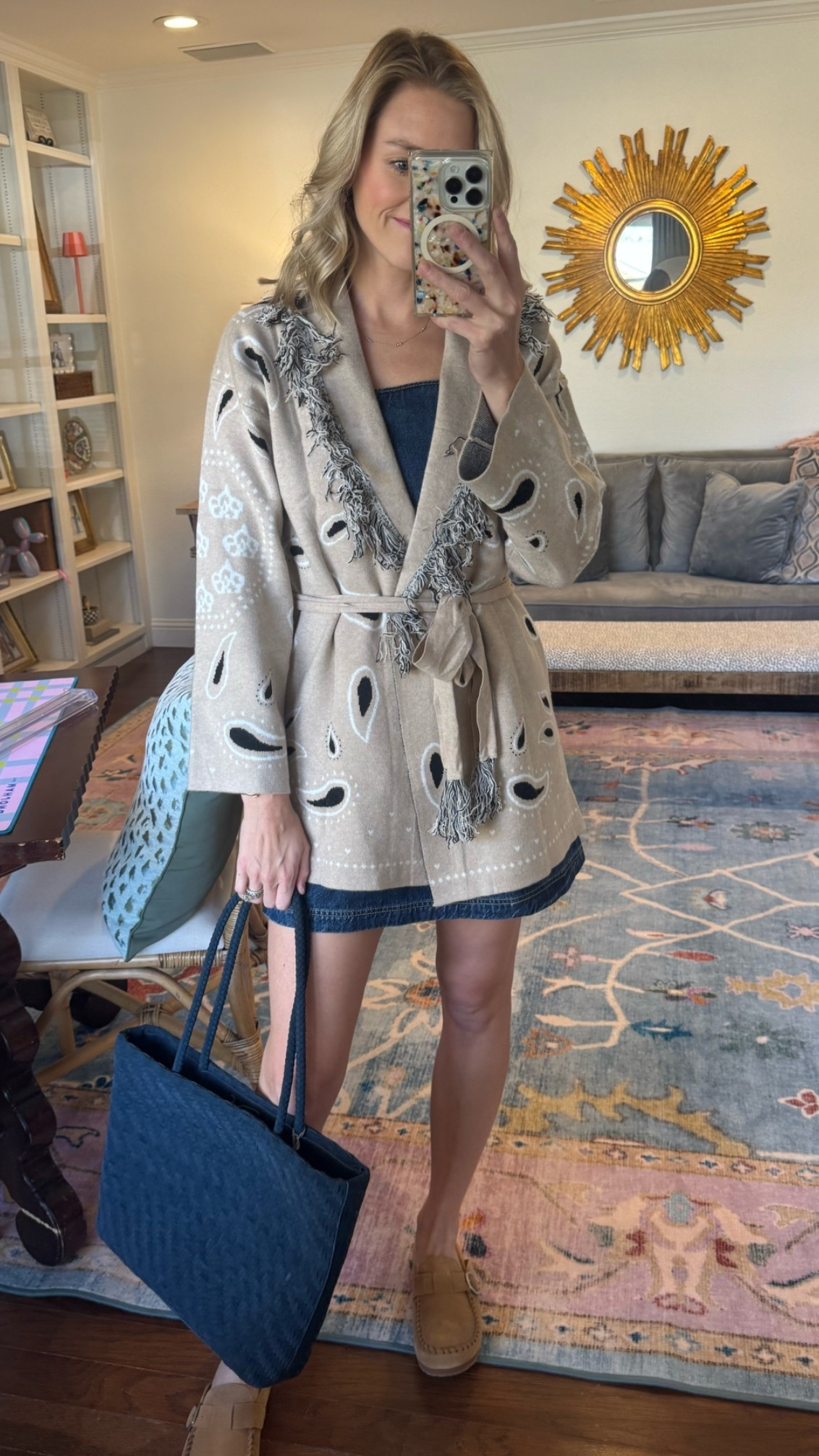 🎯 Denim dress on sale for $21! Paired with the cutest 🎯 tote & Amazon cardigan!