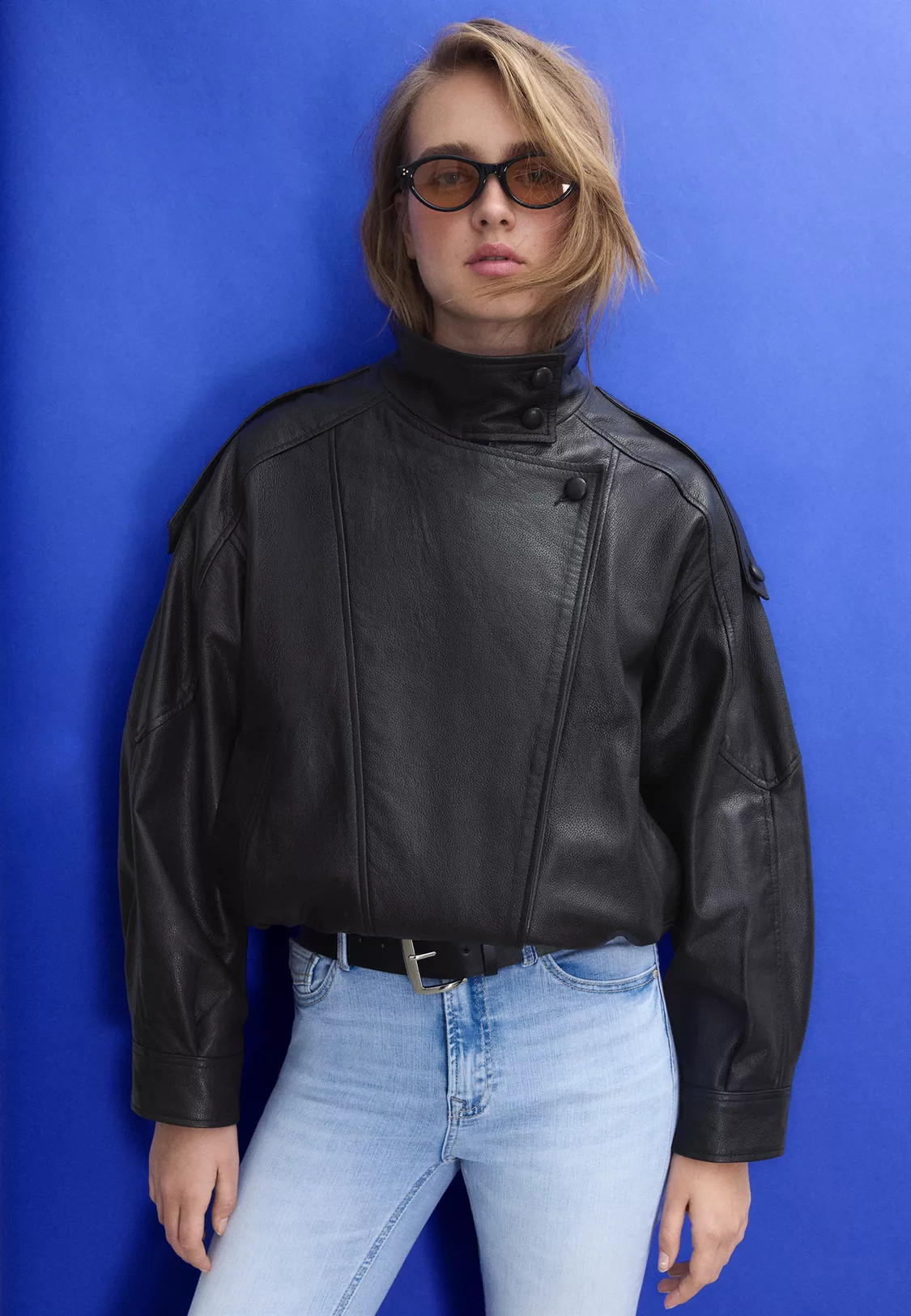 Blouson oversize à revers 100% cuir - Tout afficher femme | Stradivarius France | Stradivarius (FR)