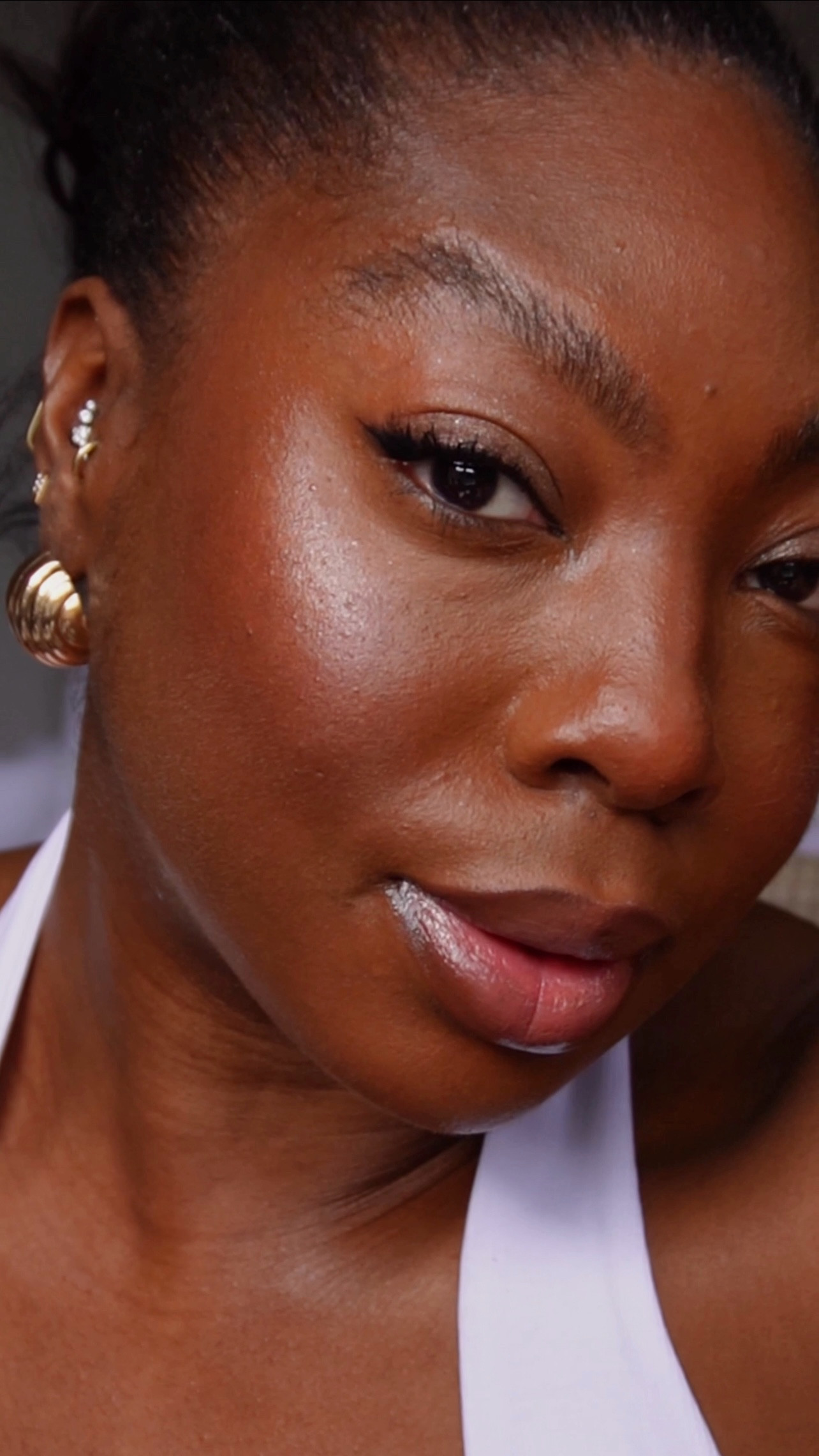 Golden Hour Make-Up Routine ☀️

Skin prep:
- Instant glow serum @goldcollagen_uk 
- The dewy skin cream @tatcha @spacenk 
- Every sun day priming sunscreen stick @drjart_uk 
- Easy blur primer @hudabeauty 
- Honey dew lip mask @thenimetyou 

Base:
- All day comfort flawless finish foundation @chanel.beauty 
- All nighter setting spray @urbandecayuki 
- Forever skin correct concealer @diorbeauty 
- Les Beiges healthy glow bronzing cream soleil tan @chanel.beauty
- Soleil powder @guccibeauty 
- Pro filt’r setting powder @fentybeauty 
- Color fuse longwear lip & cheek stick 
- Bio radiant highlighter balm 
Both @hauslabs @sephorauk 
- Easy bake setting spray @huda 

Eyes & brows:
- Couture mini clutch @yslbeauty 
- Tattoo liner @kvdbeauty 
- Cloud mascara @sweedbeauty 
- Seamless under eye lashes @ardellbeauty_uk 
- Natural brow duo @pixibeautyuk 

Lips:
- Traced out lip liner
- Gloss bomb luminizing lip oil n’gloss 
Both @fentybeauty (fu$$y)
- Matte lipstick @guccibeauty 

#goldenhourmakeup #makeuproutine #dewymakeup #easybake #chanelbeauty #healthyglow #creamblush #neutralmakeup #naturalmakeuplook @vmcomms @muse_communications @lorealgroupe @tracepublicity @pixibeauty @spragency_uk @ldncommunications 

Glowing make-up, natural makeup, makeup transformation, golden hour makeup, bronzed skin, holiday glow

#LTKbeauty #LTKluxury #LTKuk