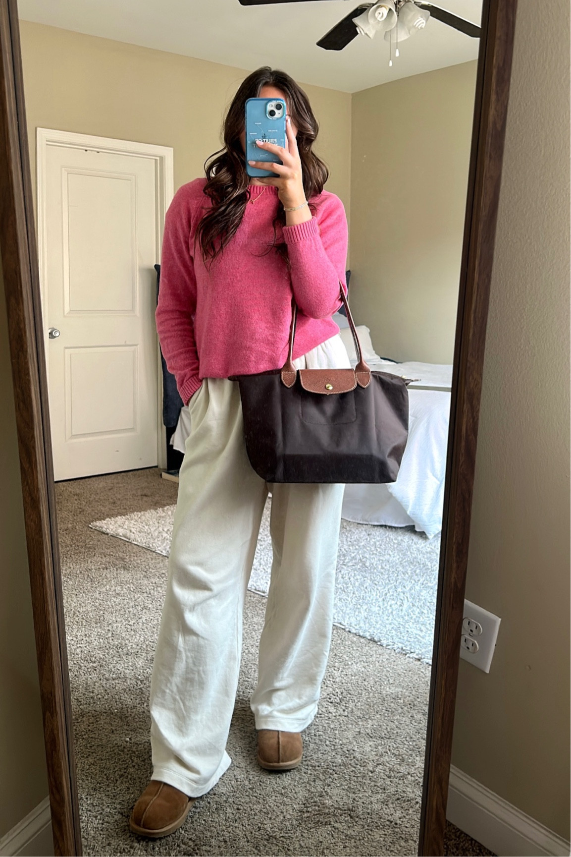 Sunday cozy outfit! The perfect sweater and sweatpants combo w/ everyday tote! Cute but casual outfit! 

#LTKstyletip #LTKSeasonal #LTKitbag