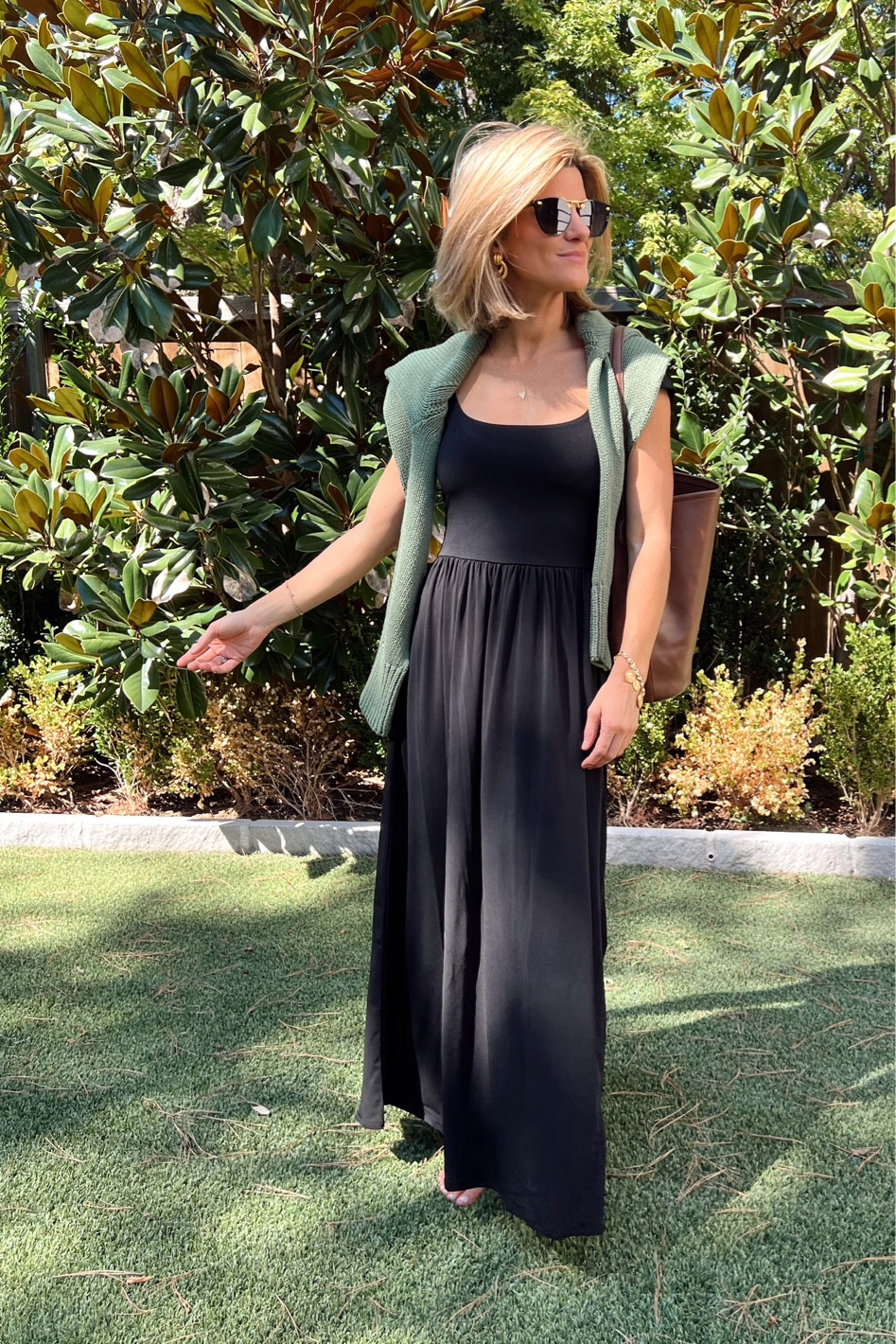 Wearing XS in dresses and tops. 24petite in pants. TTS in shoes. @jcrew #injcrew #ad