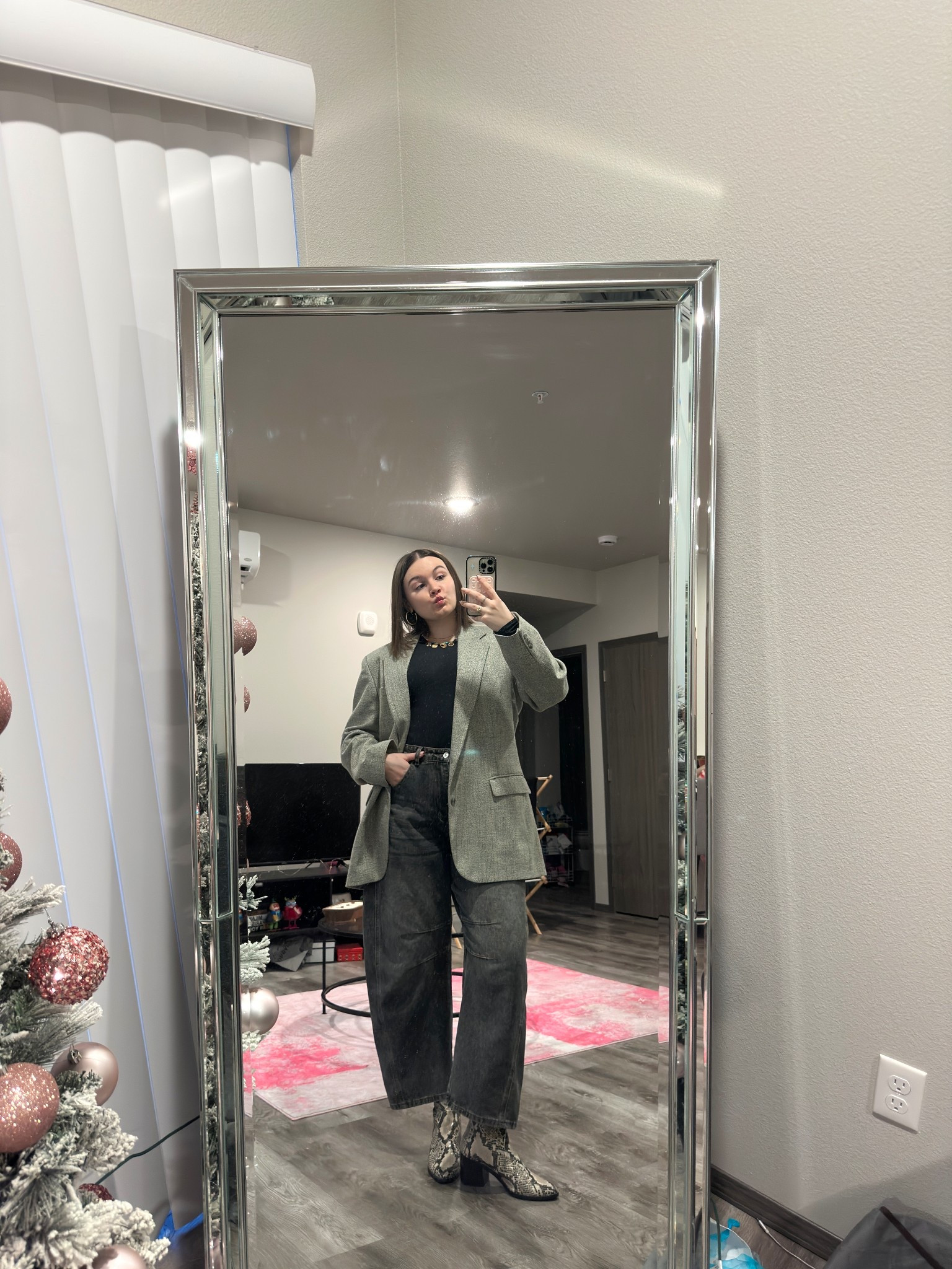 How to style grey on grey for the office! If you’re getting into poetcore or a soft dark academia aesthetic, you’re going to love this bookworm fit 🤩

I’m wearing a thrifted coat, M bodysuit, size 14 jeans and size 9 boots

#LTKootd #LTKWorkwear #LTKMidsize