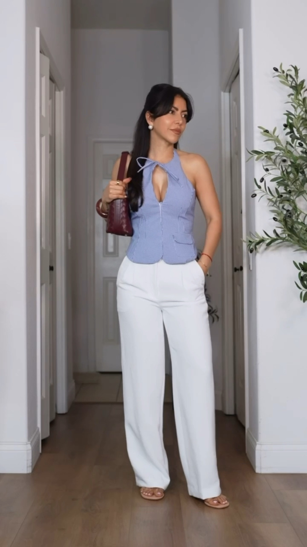 How to style white trousers for Summer!

I love these white pants from Abercrombie! They look so good styled with this blue gingham halter top 💙

Abercrombie pants, elevated style, Abercrombie sloane trousers, Summer outfits, white pants outfit

#LTKSeasonal #LTKWorkwear #LTKootd