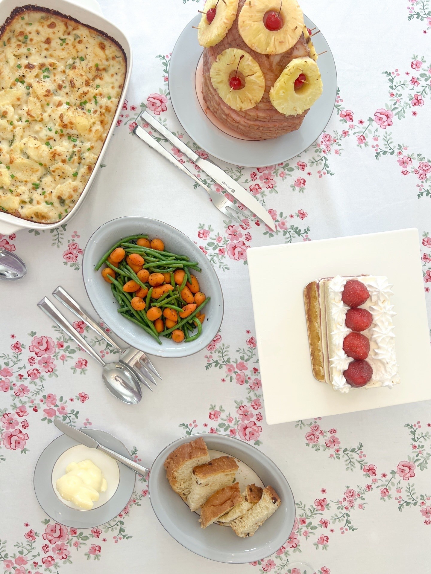 The sweetest little Easter dinner Tablescape 🍽️