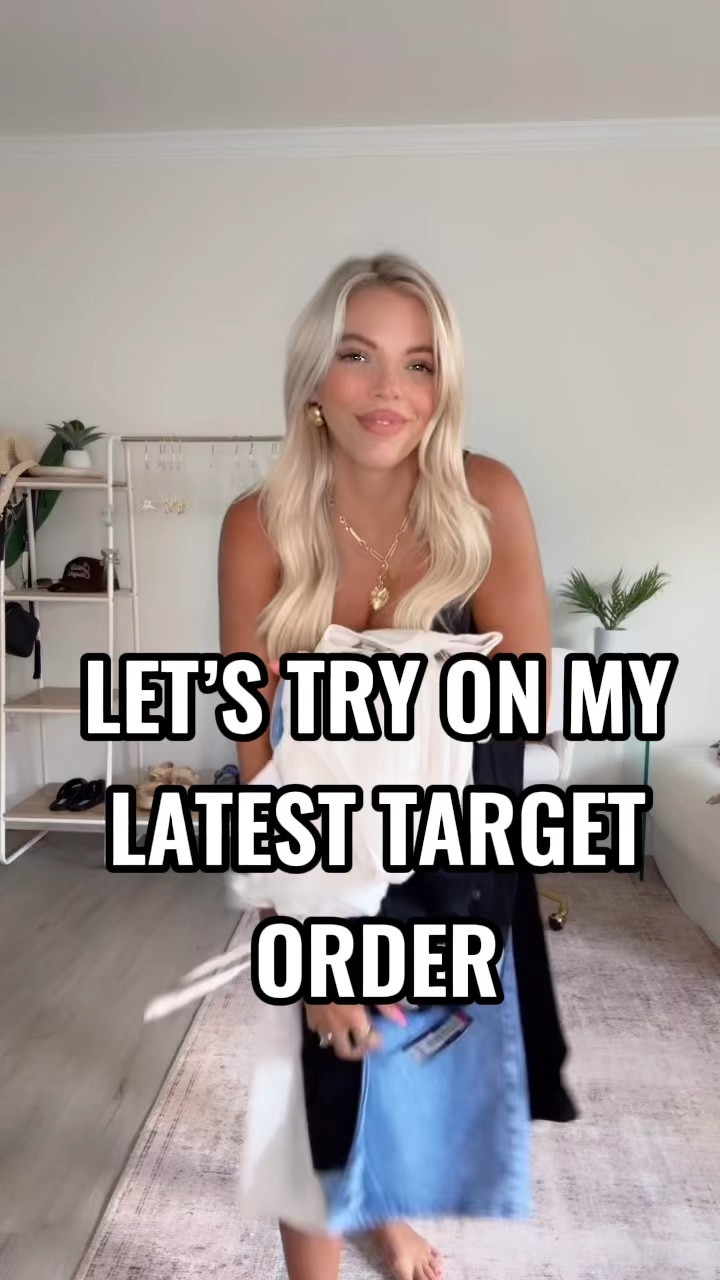 Might be my most favorite target haul on a hot minute! Everything is so good and I’m obsessed with the wide leg denim jeans! I sized down one though, they run big to me. The lounge set I’ll be living in all season. I did a medium in the top and a small in the bottom 

Target haul target finds fall outfits style over 30 

#LTKStyleTip #LTKFindsUnder50