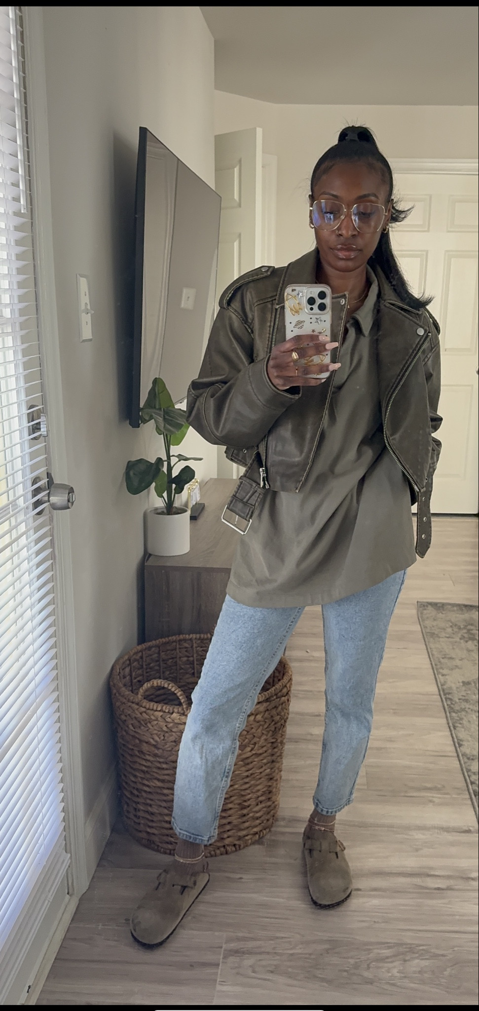 We got a taste of Spring weather and I had to bust out my new cropped jacket I picked up from Zara. Of course I had to dust off my Birkenstocks...

#LTKSpringSale #LTKstyletip