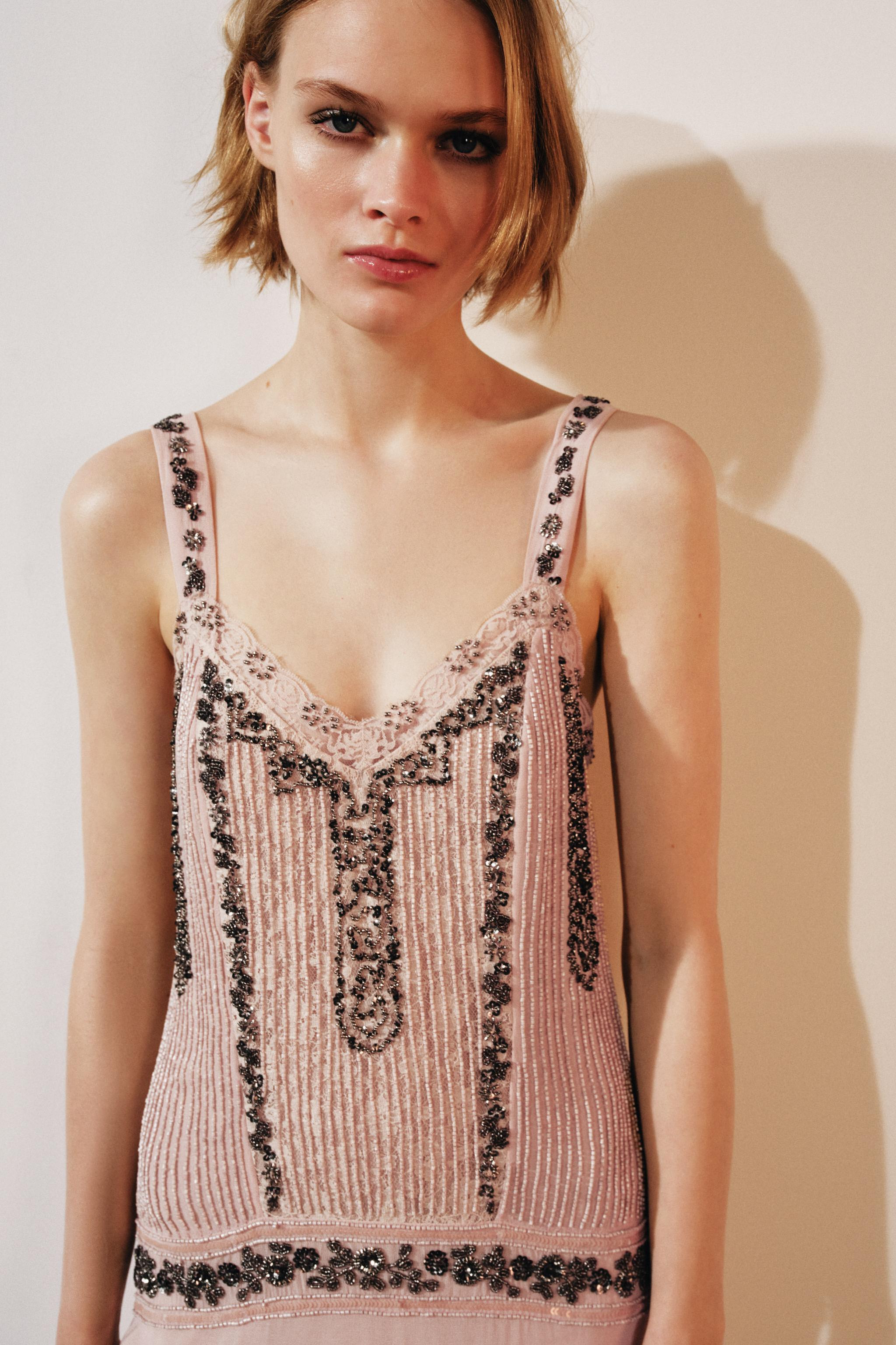 Model height: 176 cmZARA WOMAN COLLECTIONDress featuring main fabric in viscose yarn. V-neckline ... | Zara UK