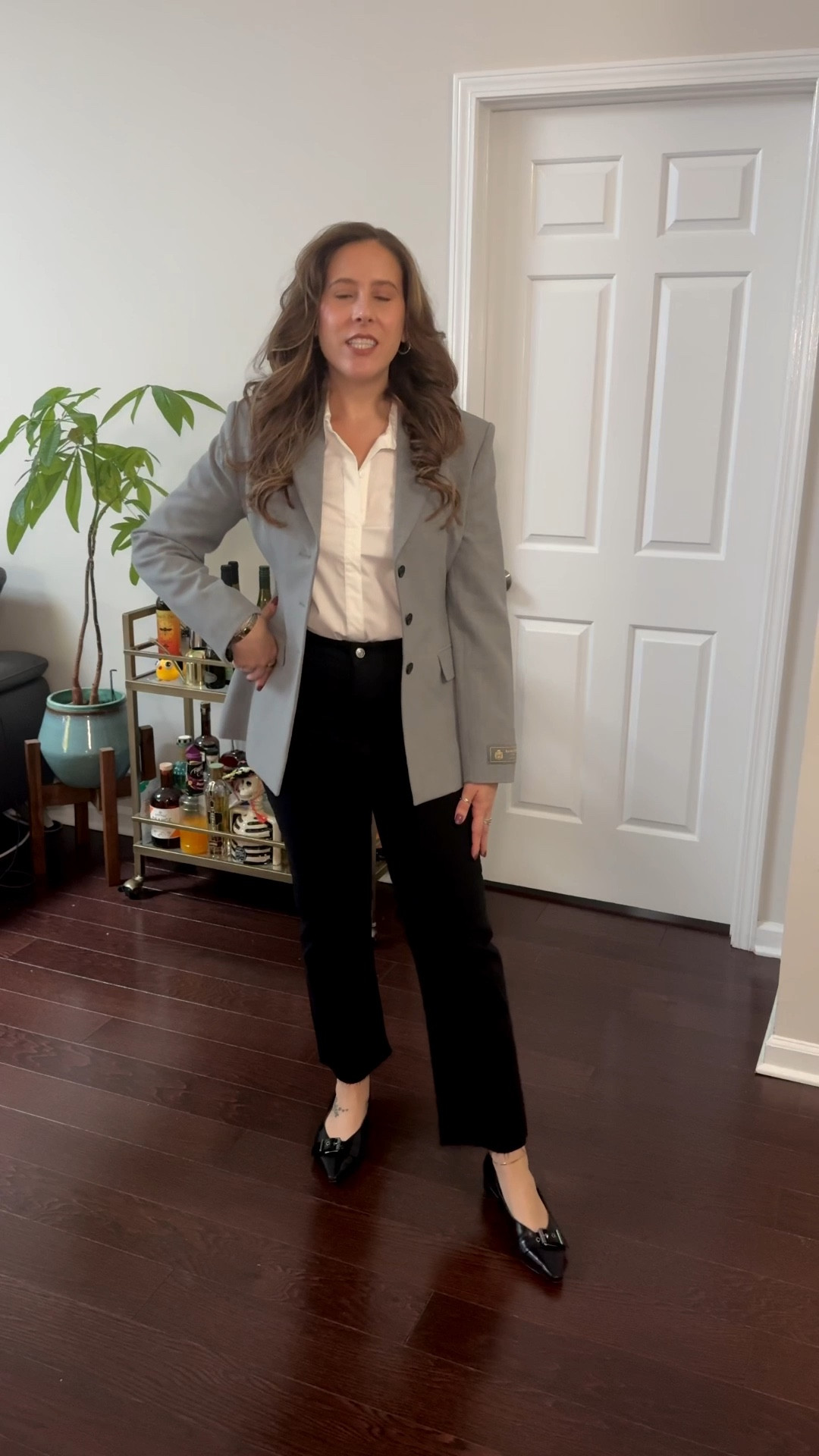 Simple + polished work OOTD: black jeans, white button-up, gray blazer ✨
Professional, comfy, and perfect for busy office days.

👇 Save for work outfit inspo + follow for more easy style ideas! #BusinessCasual #WorkStyle #OfficeOOTD #ProfessionalOutfit #BlazerStyle #MinimalOutfits #WorkwearInspo #OOTDIdeas #FashionForWork


#LTKFindsUnder100 #LTKootd #LTKSaleAlert